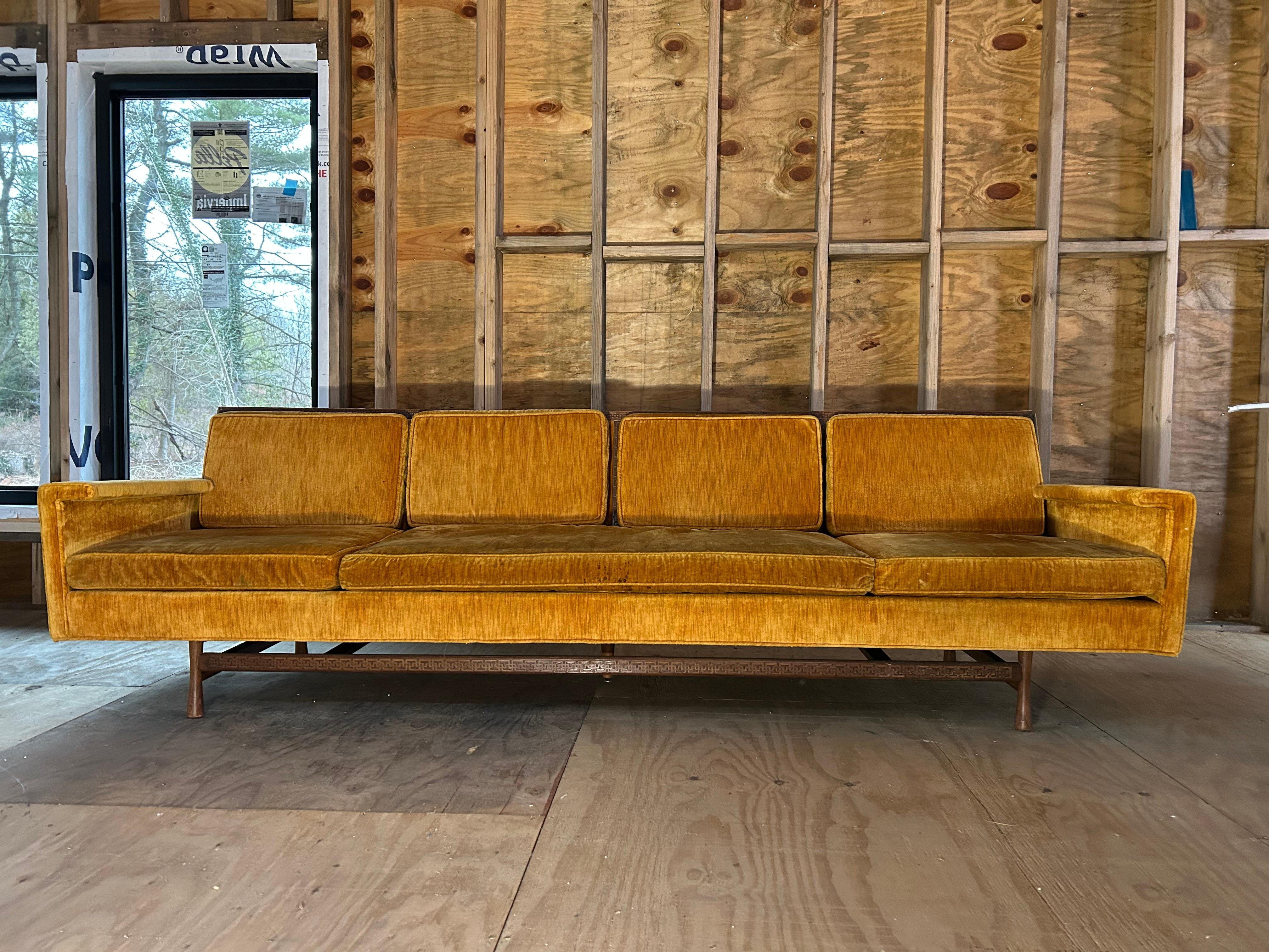 Superbe canapé bas John Widdicomb avec accoudoirs inhabituels Mid-Century Modern en vente 11