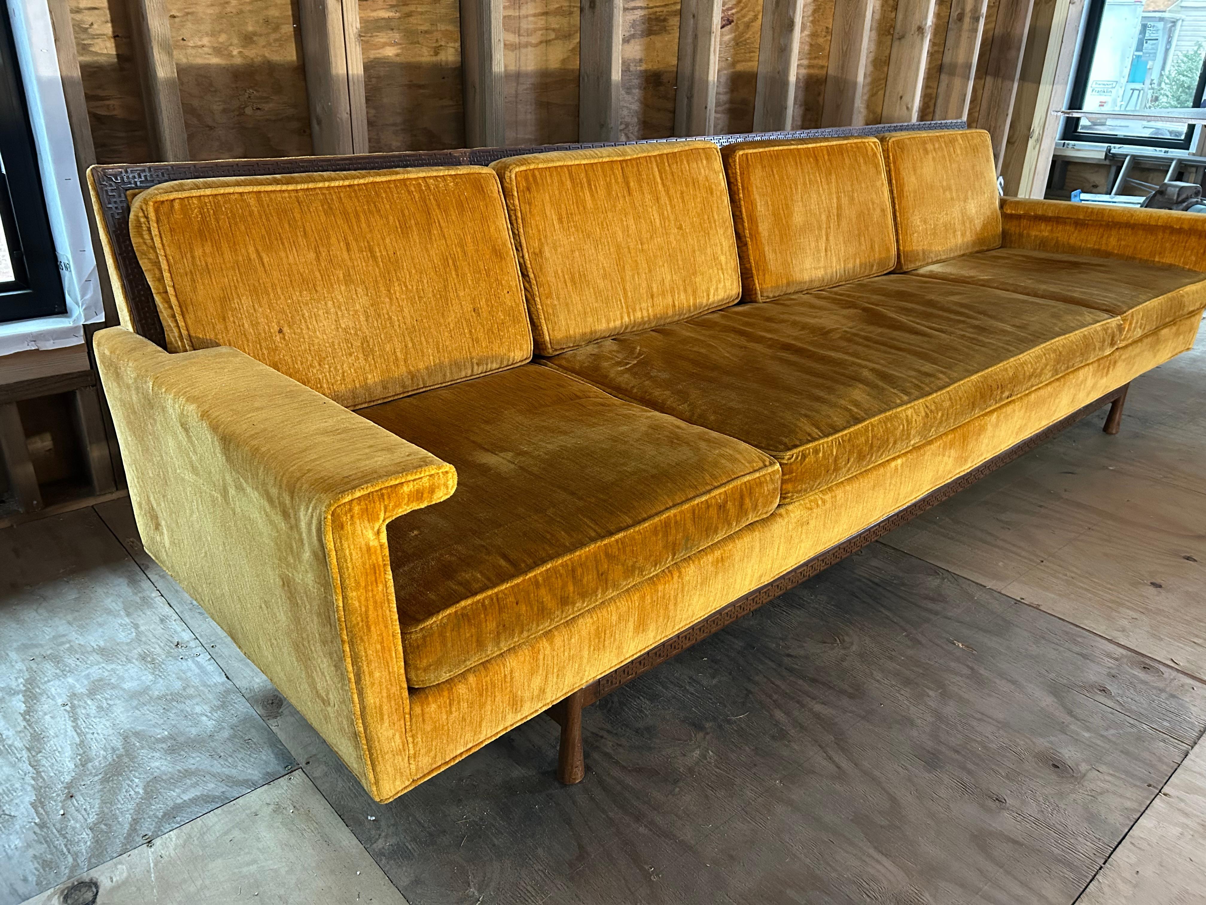 Superbe canapé bas John Widdicomb avec accoudoirs inhabituels Mid-Century Modern en vente 2