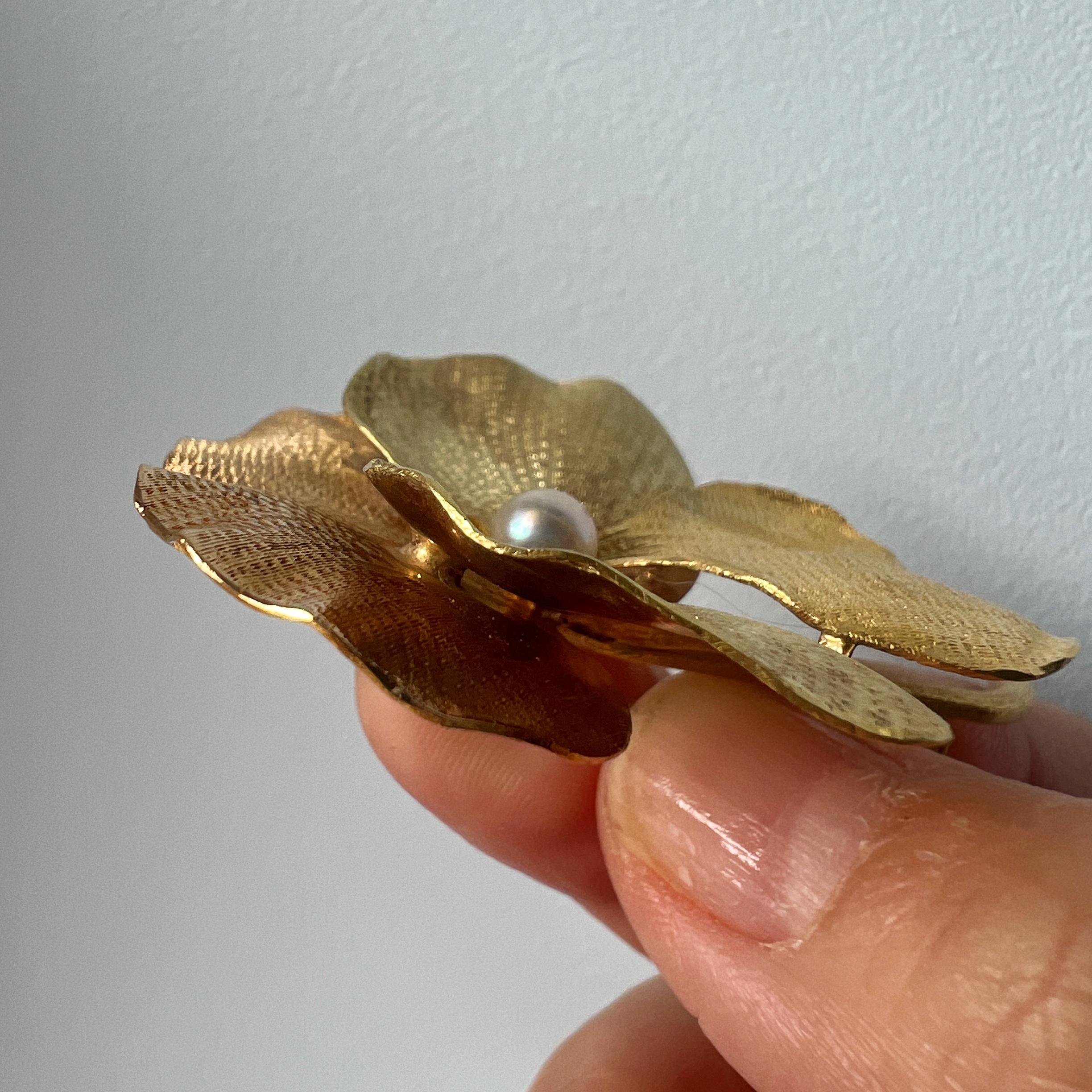Women's or Men's Magnificent & large 18k plain gold pearl Pansy flower brooch