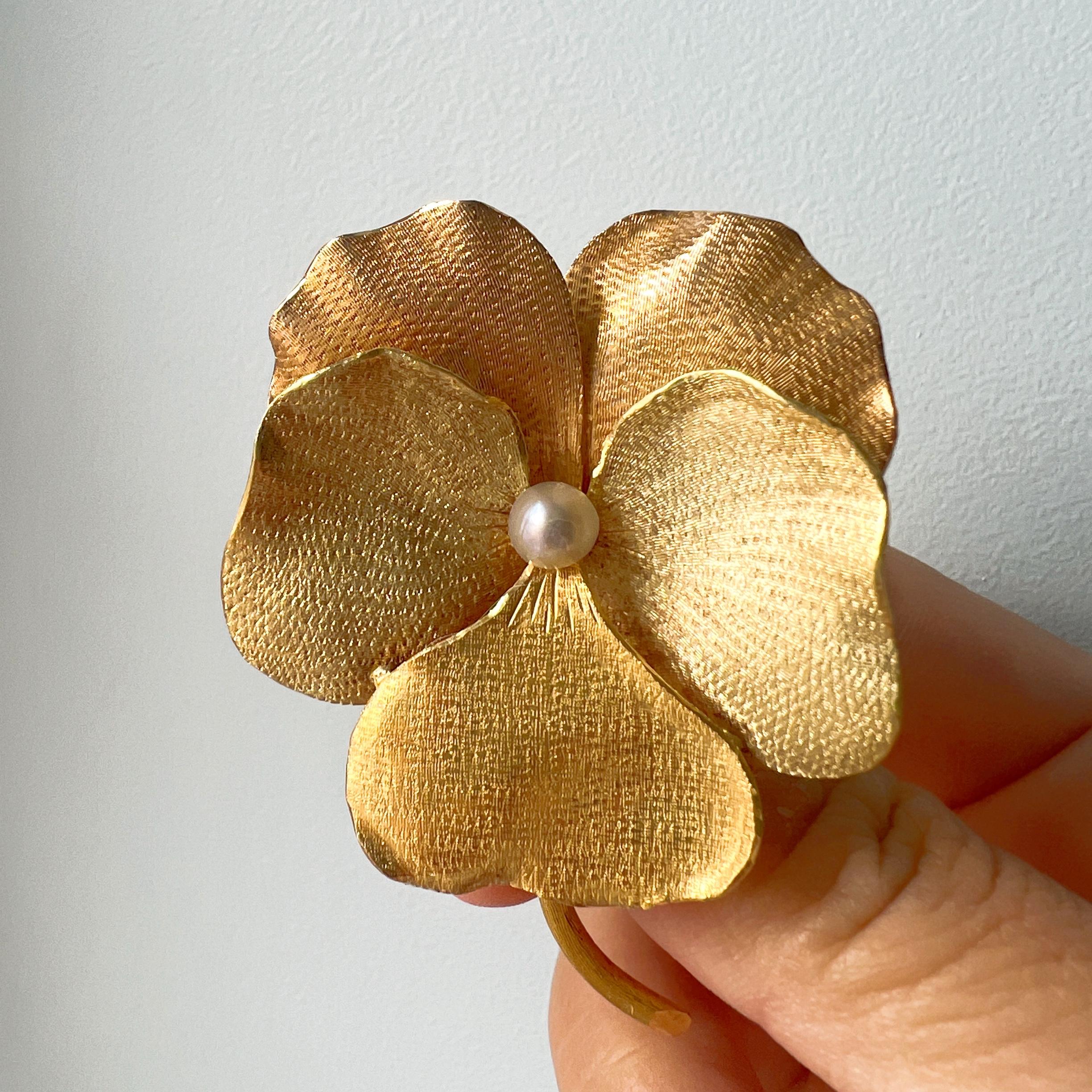 Magnificent & large 18k plain gold pearl Pansy flower brooch 1