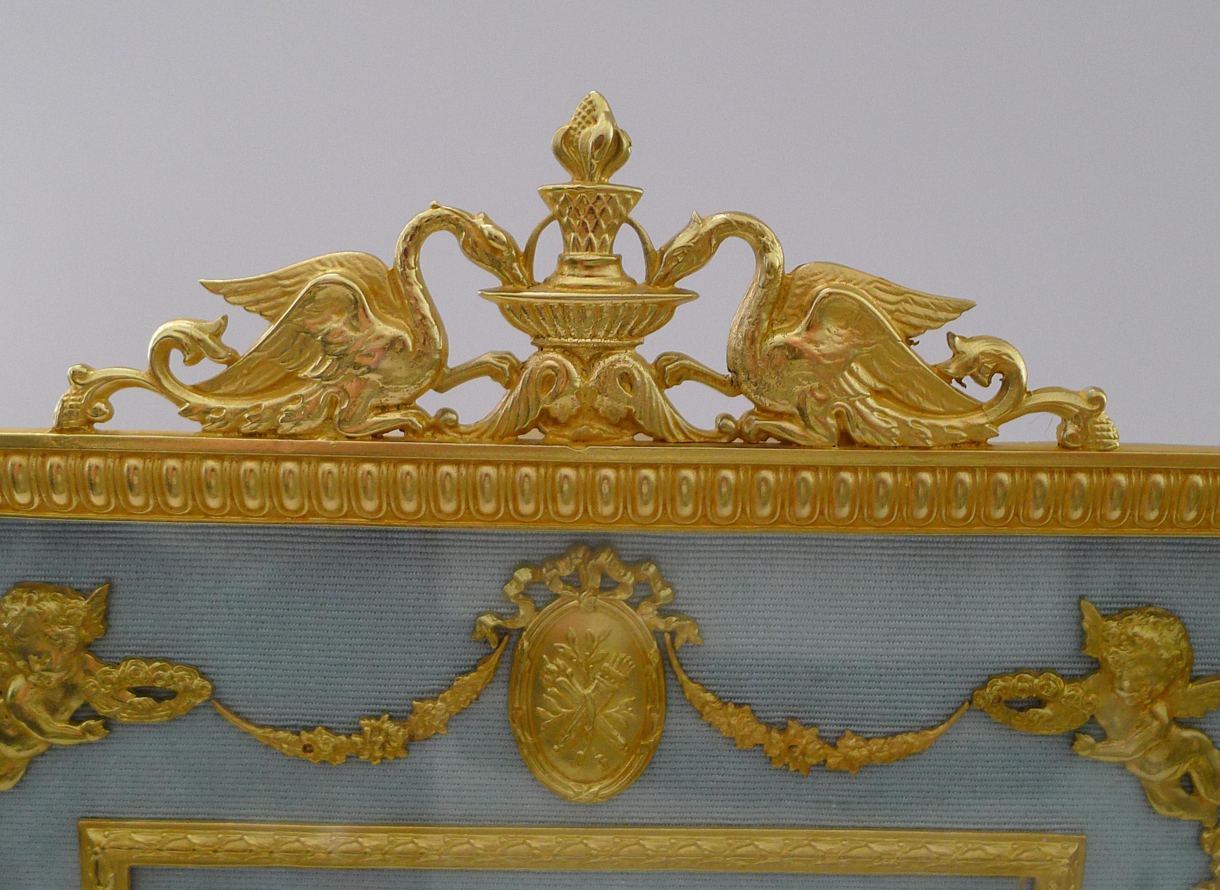 Édouardien Magnifique grand cadre-photo ancien en bronze doré français - chérubins en vente