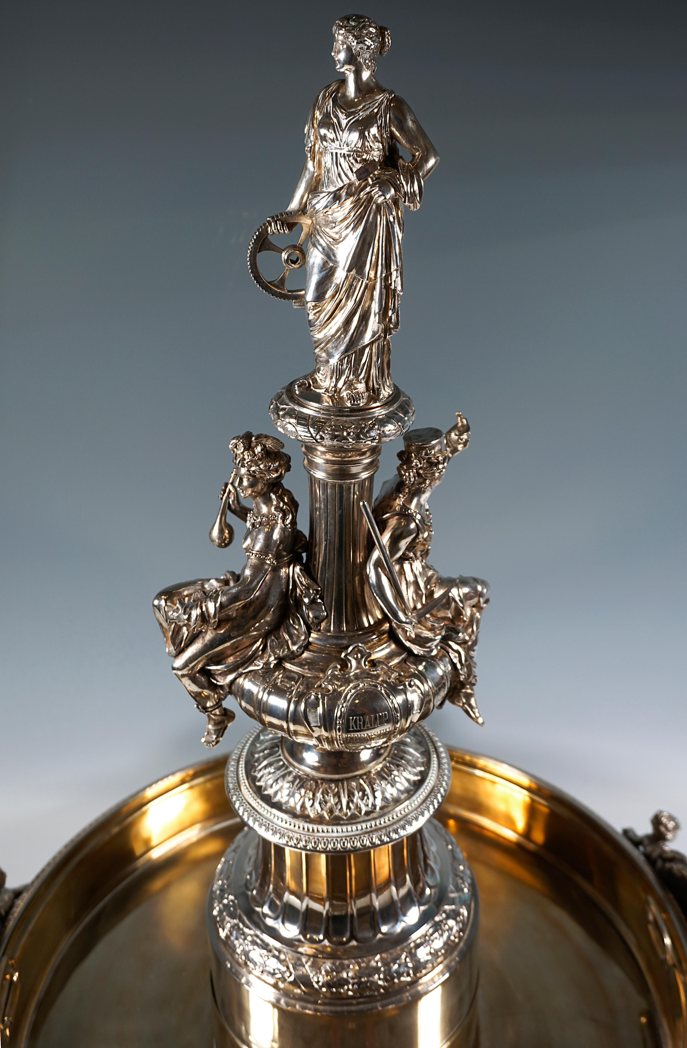 Magnífico centro de mesa grande de plata Art Nouveau, de J.C. Klinkosch Viena, 1884 Fines del siglo XIX en venta