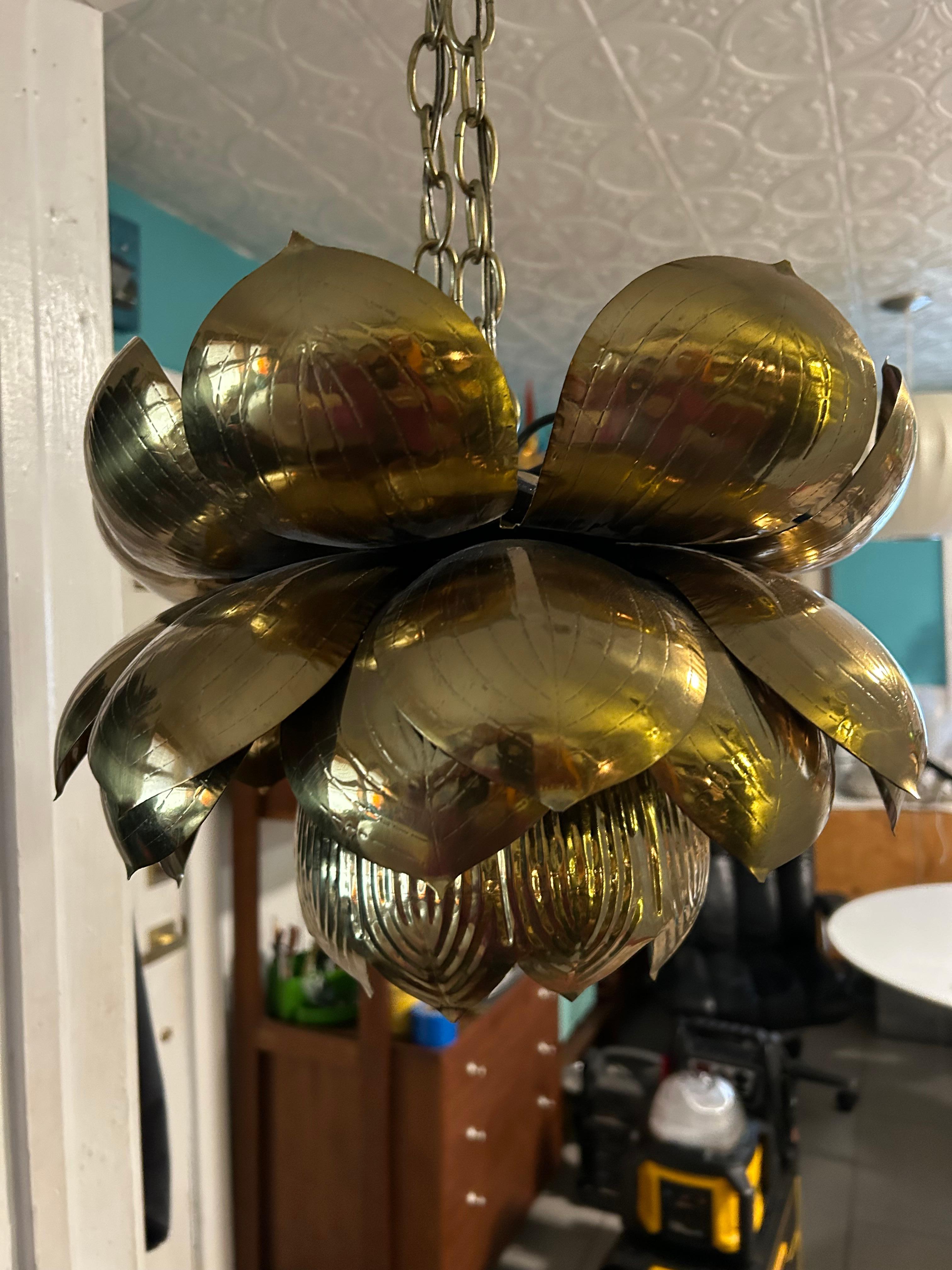 Magnifique grand luminaire Lotus en laiton par Feldman Lighting Style of Parzinger en vente 5