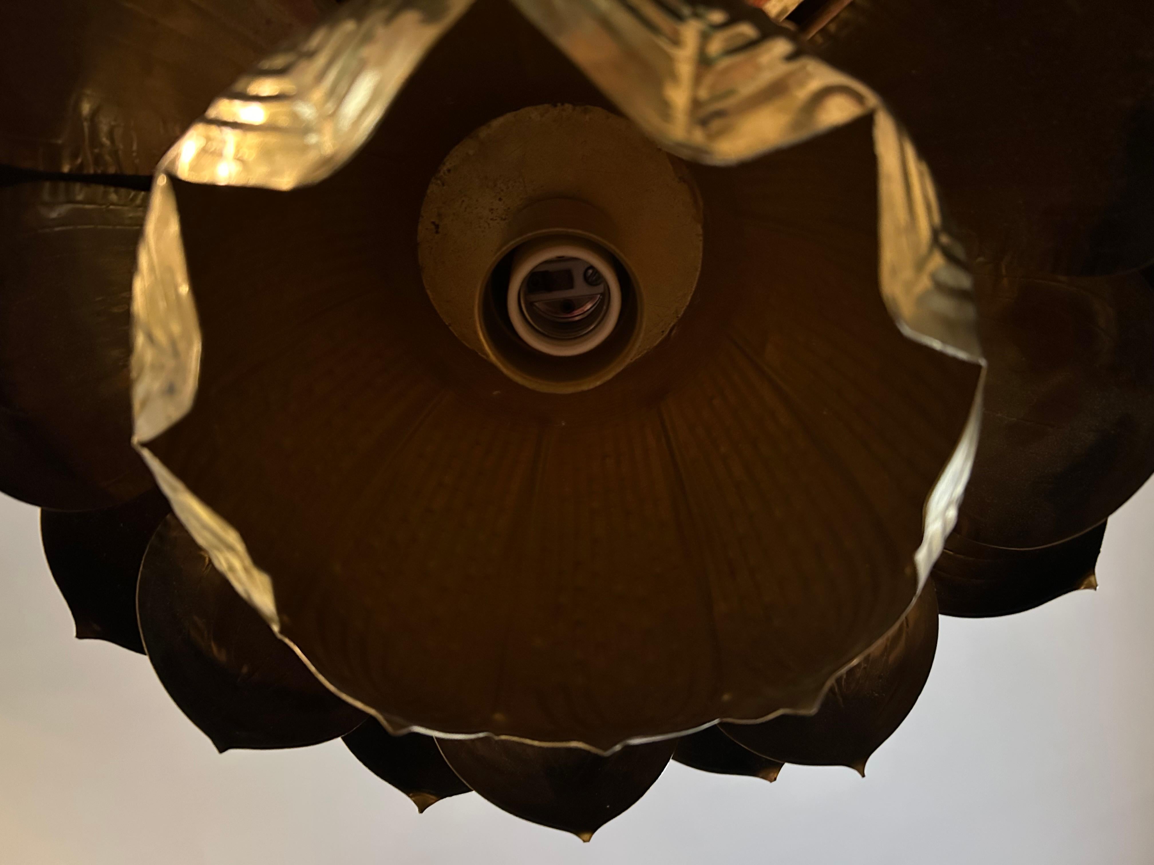 Américain Magnifique grand luminaire Lotus en laiton par Feldman Lighting Style of Parzinger en vente