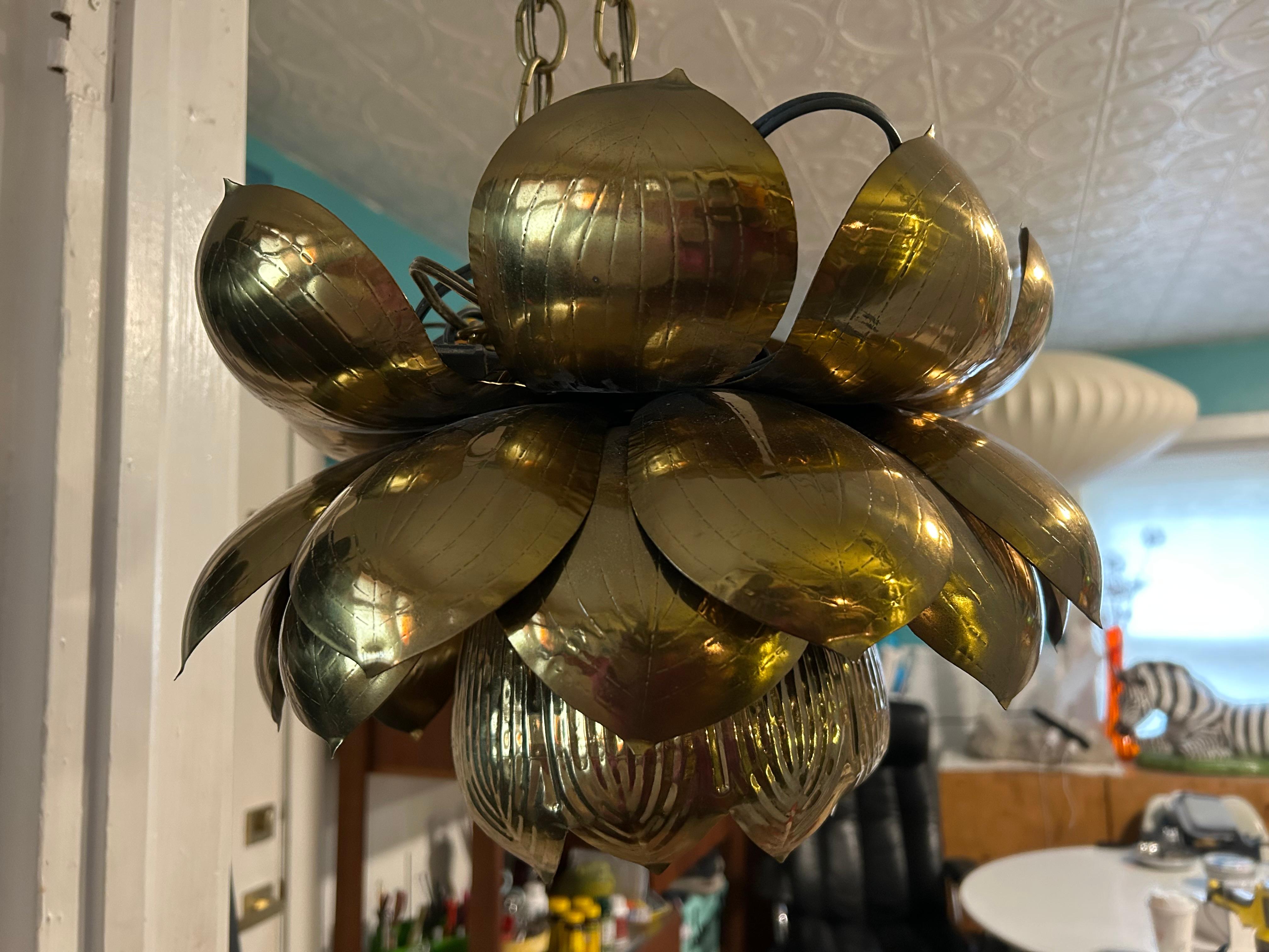Milieu du XXe siècle Magnifique grand luminaire Lotus en laiton par Feldman Lighting Style of Parzinger en vente