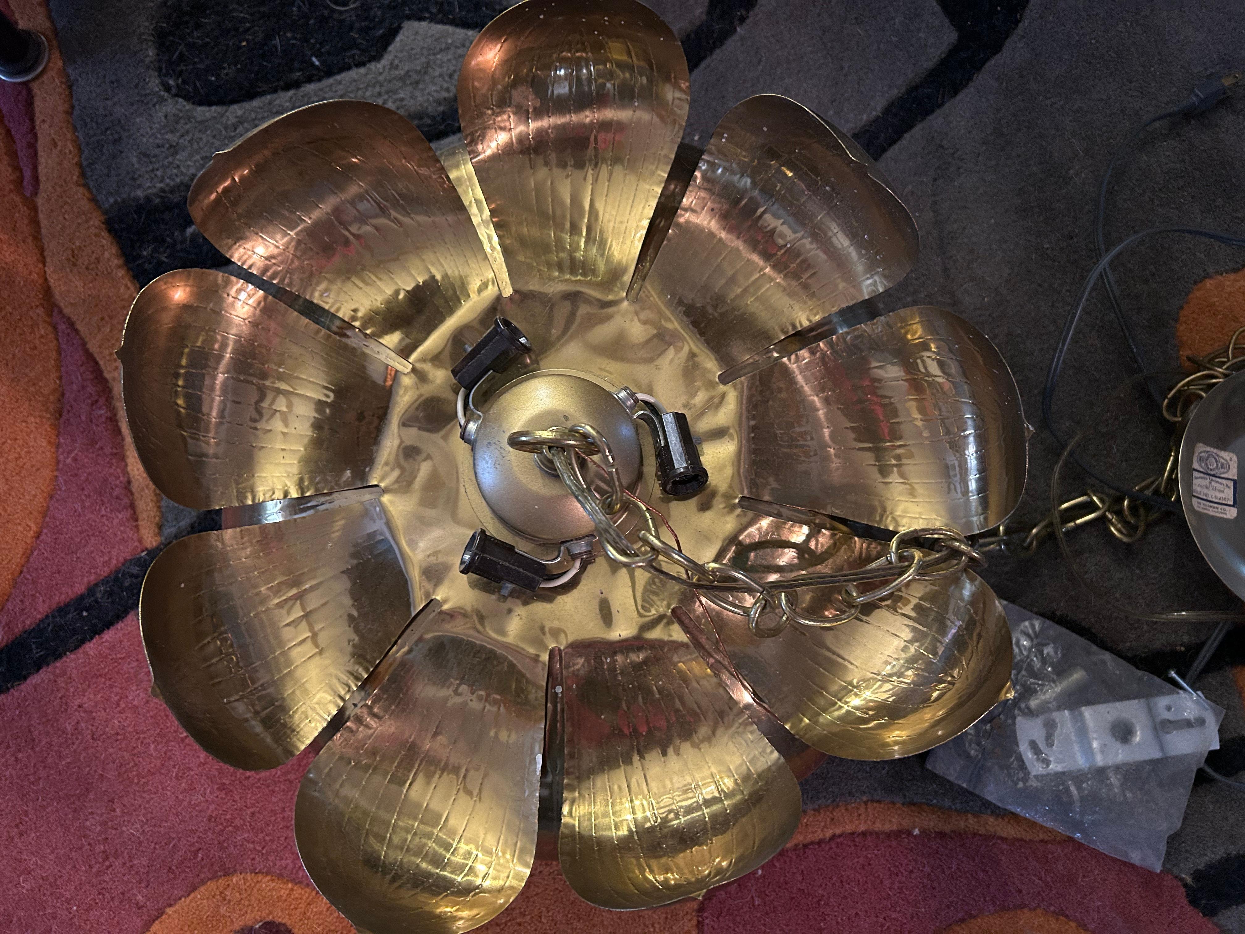 Magnifique grand luminaire Lotus en laiton par Feldman Lighting Style of Parzinger en vente 2