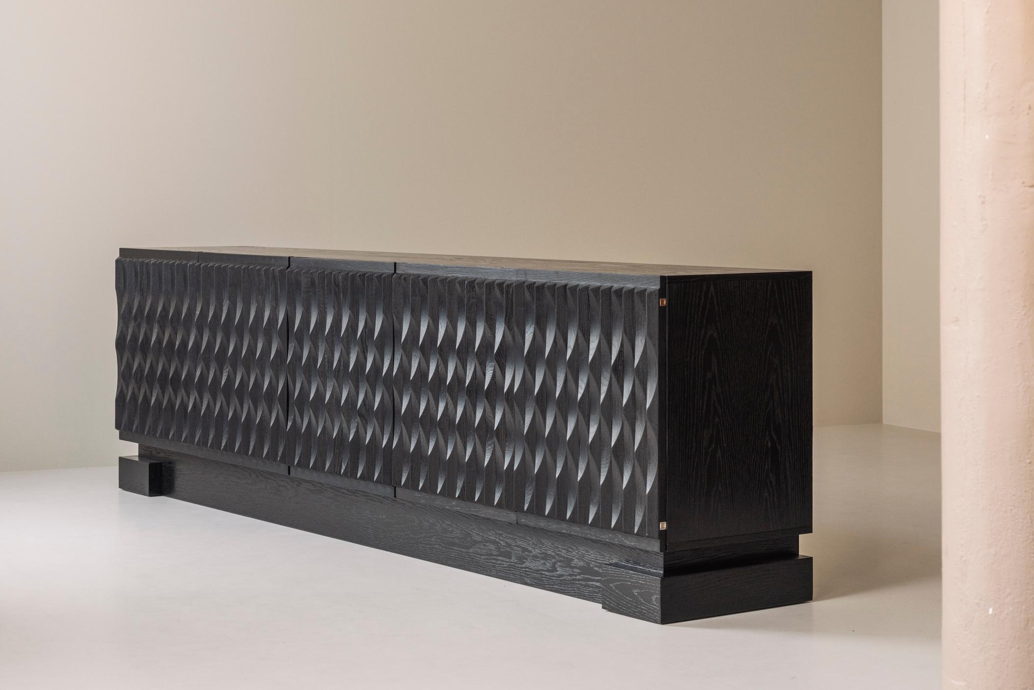 Magnificent large brutalist 'Maison Aurora' sideboard in oak from Belgium, 1970s 13