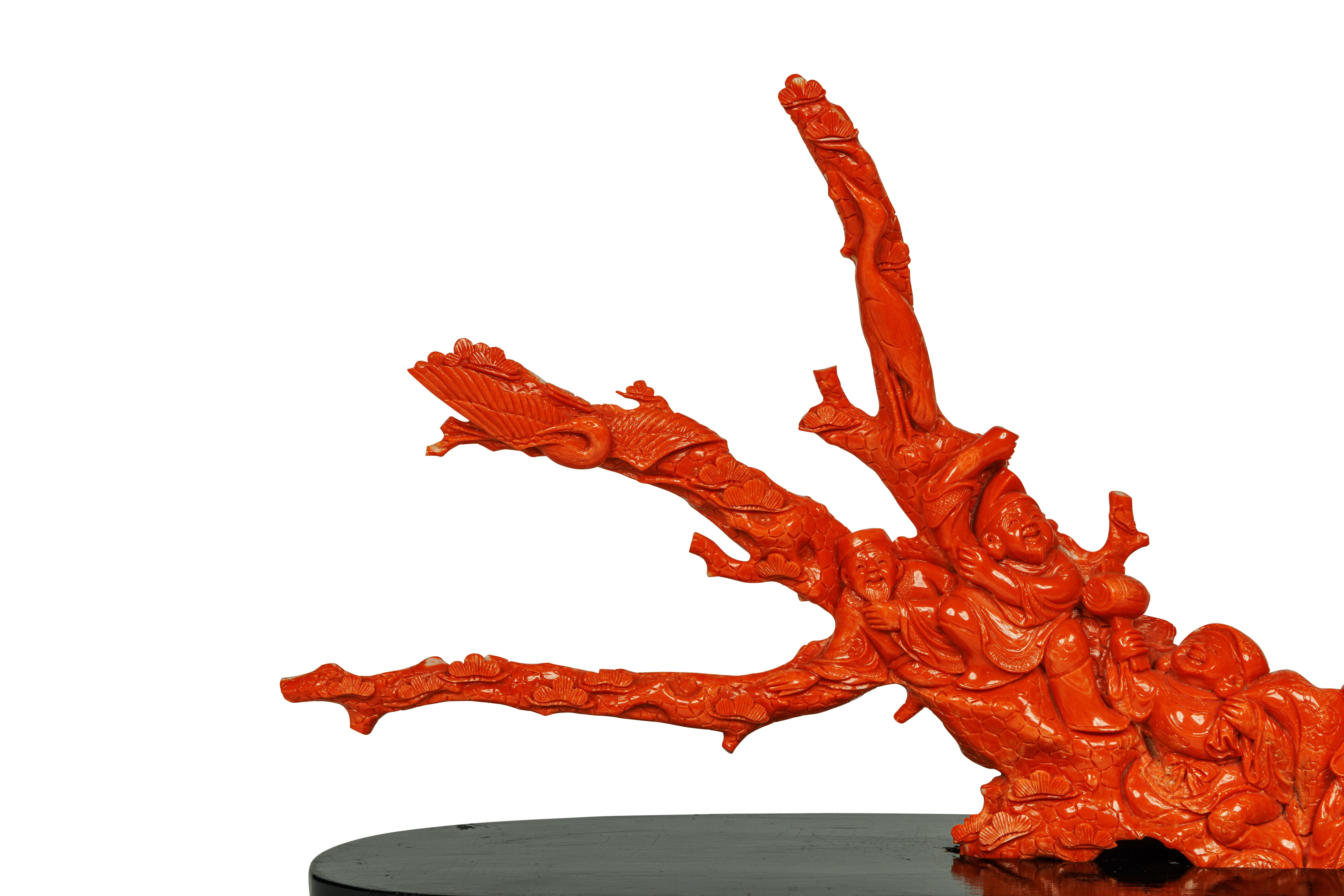 Corail Magnifique groupe figuratif japonais sculpté en corail, sept personnages avec poissons en vente