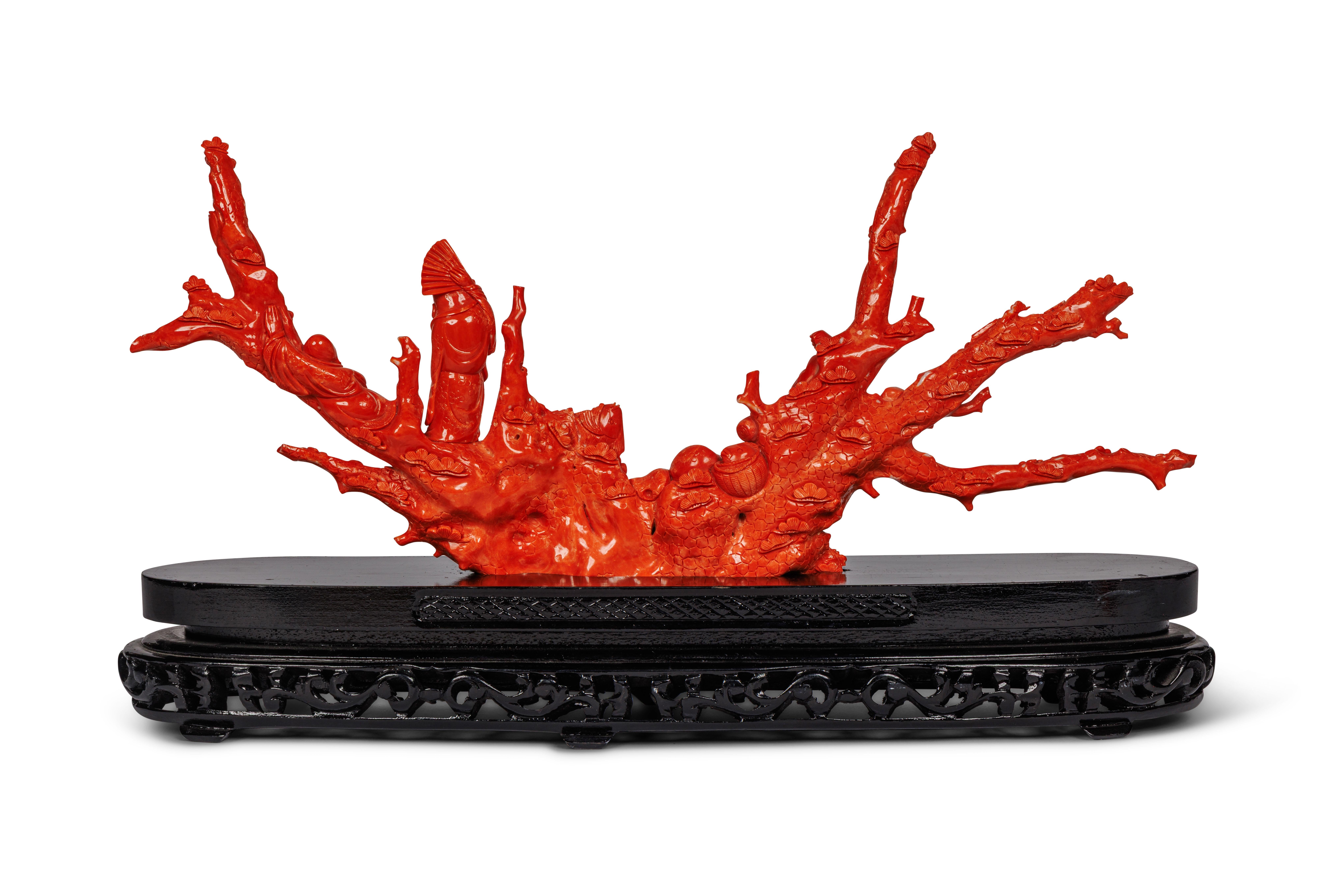 Magnifique groupe figuratif japonais sculpté en corail, sept personnages avec poissons en vente 3