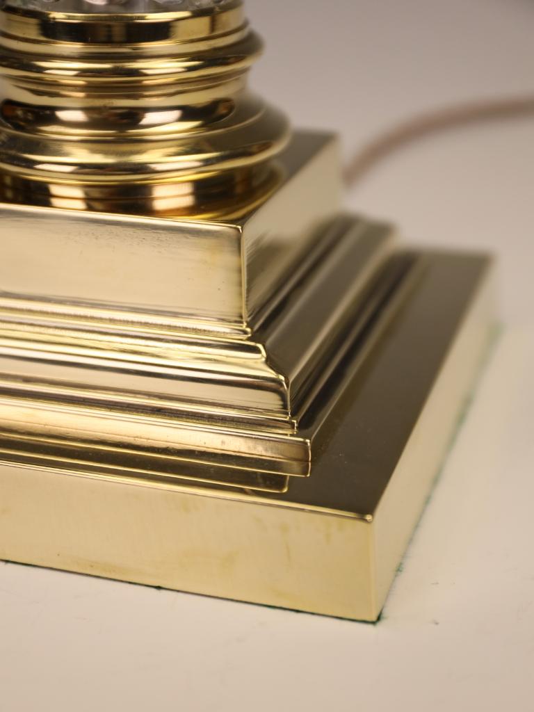 Magnifique grande lampe de table à colonne corinthienne en verre taillé et en spirale en vente 8