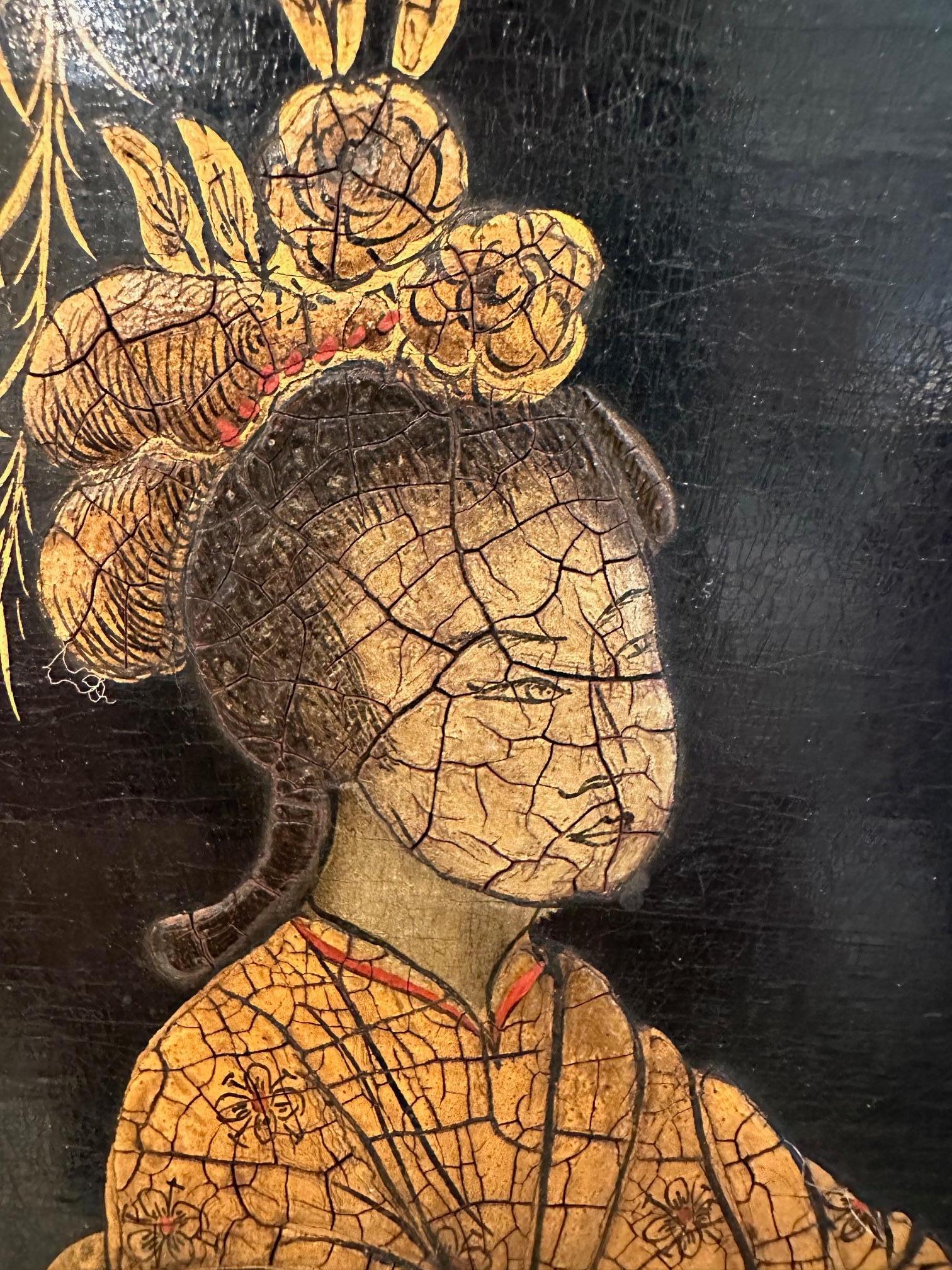 Magnifique miroir mural chinois ancien de chinoiserie en noir et or avec pagode, figure de geisha et joli paysage.  Signes d'âge riches en caractère.

Miroir 36.75