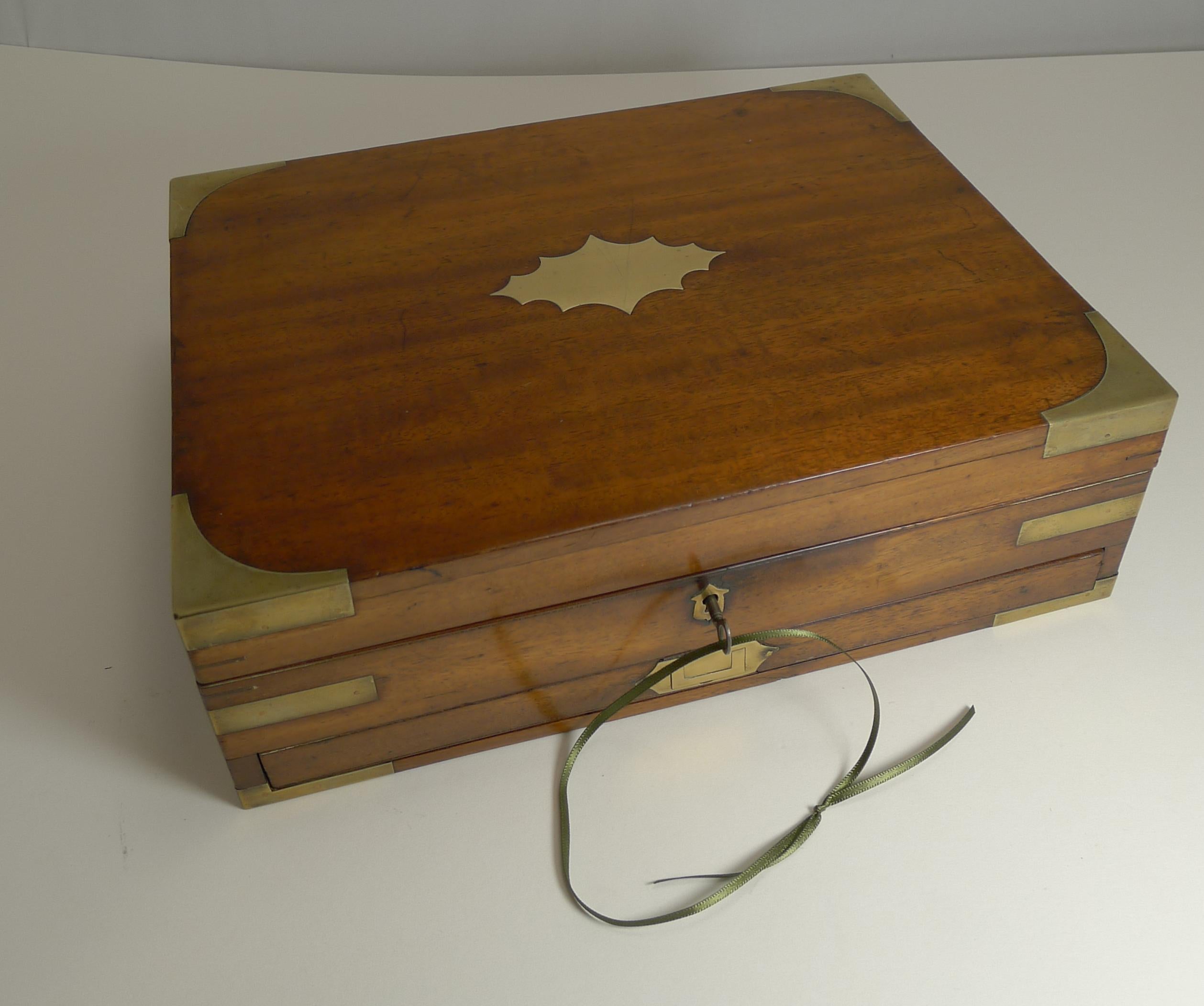 Magnificent Large Reeves & Sons Artist / Watercolor Box, circa 1860 2