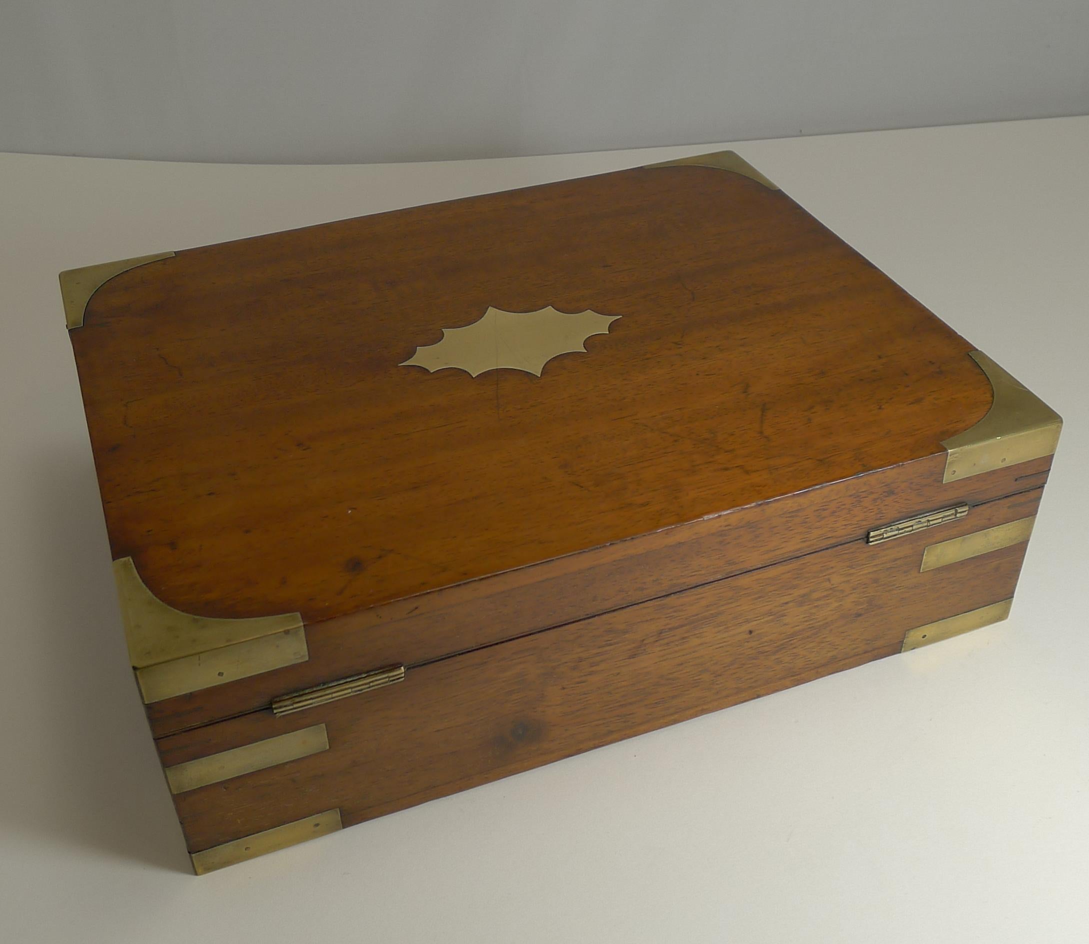 Magnificent Large Reeves & Sons Artist / Watercolor Box, circa 1860 3