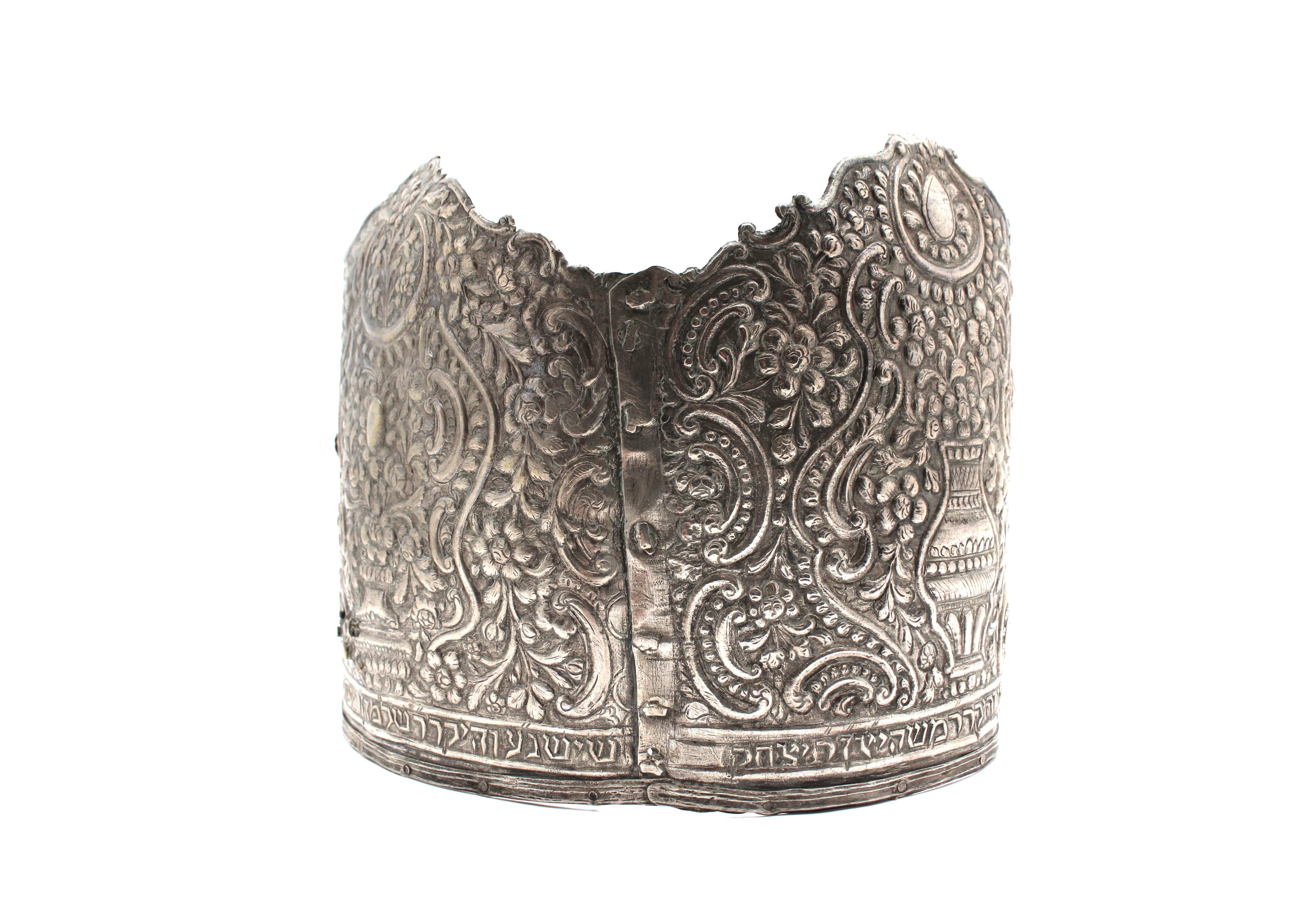 Prächtige große silberne Tora-Krone - Algerien oder Libyen, 1845 im Zustand „Relativ gut“ im Angebot in New York, NY