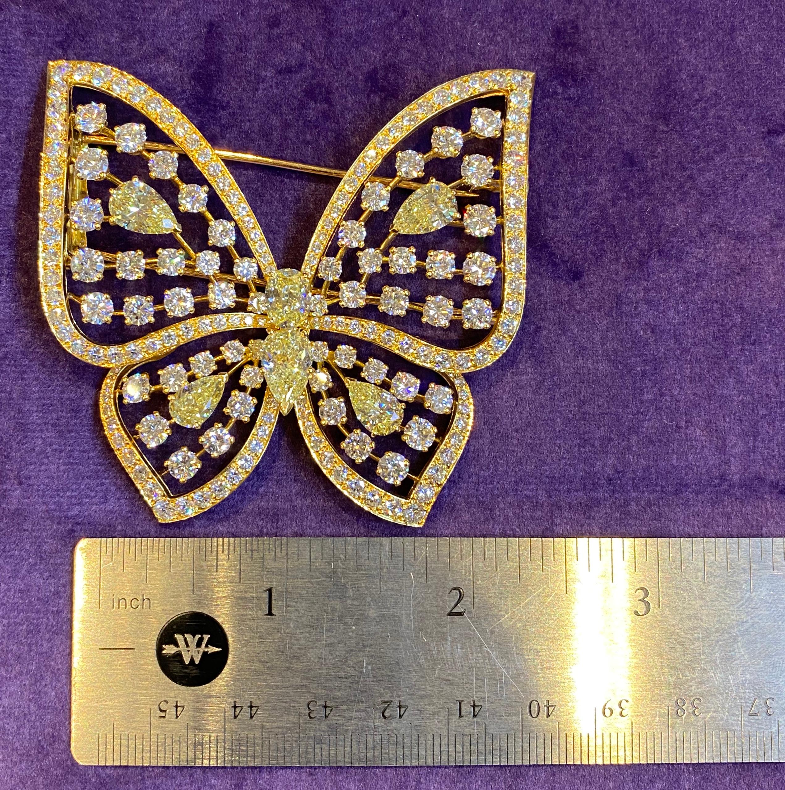 Large Size Fancy Diamond Butterfly Brooch by Van Cleef & Arpels In Excellent Condition In New York, NY