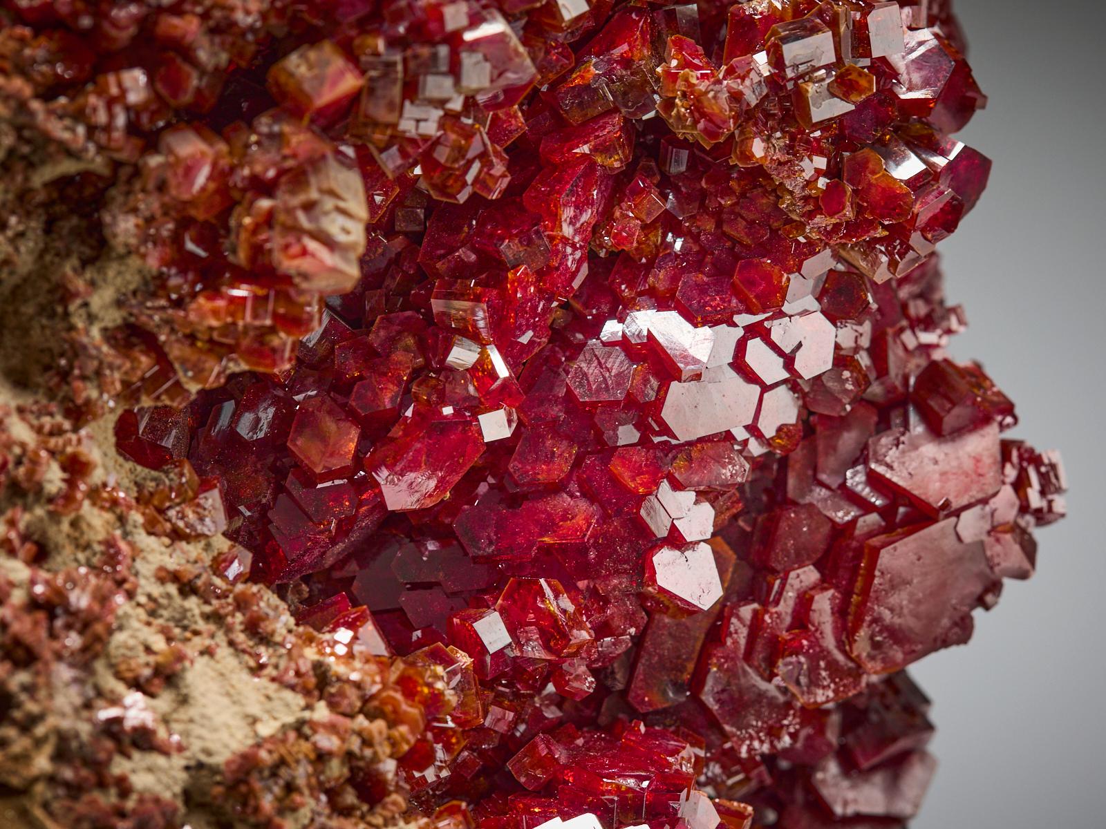 Magnificent Large Vanadinite im Angebot 4