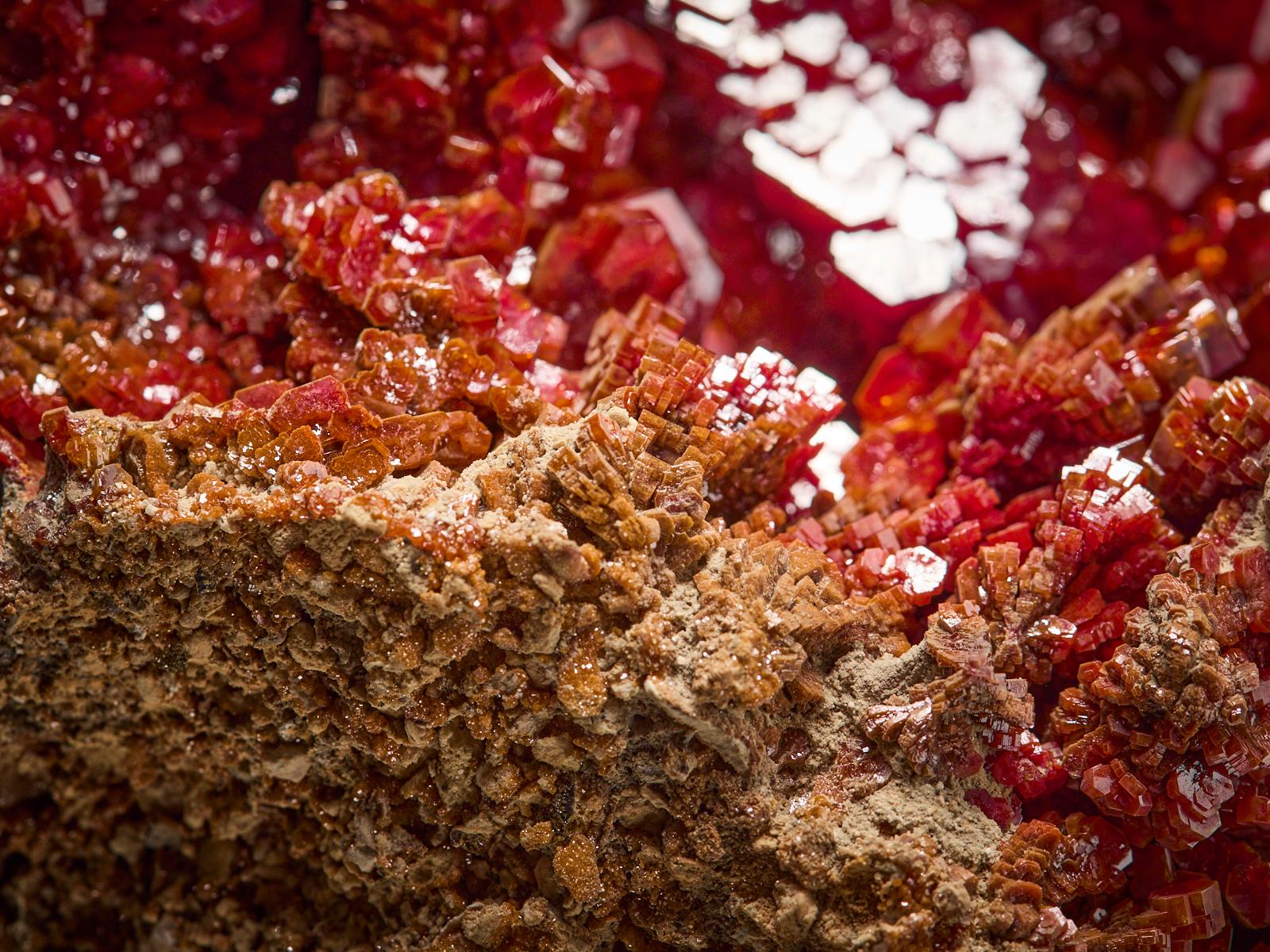 Magnificent Large Vanadinite im Angebot 6
