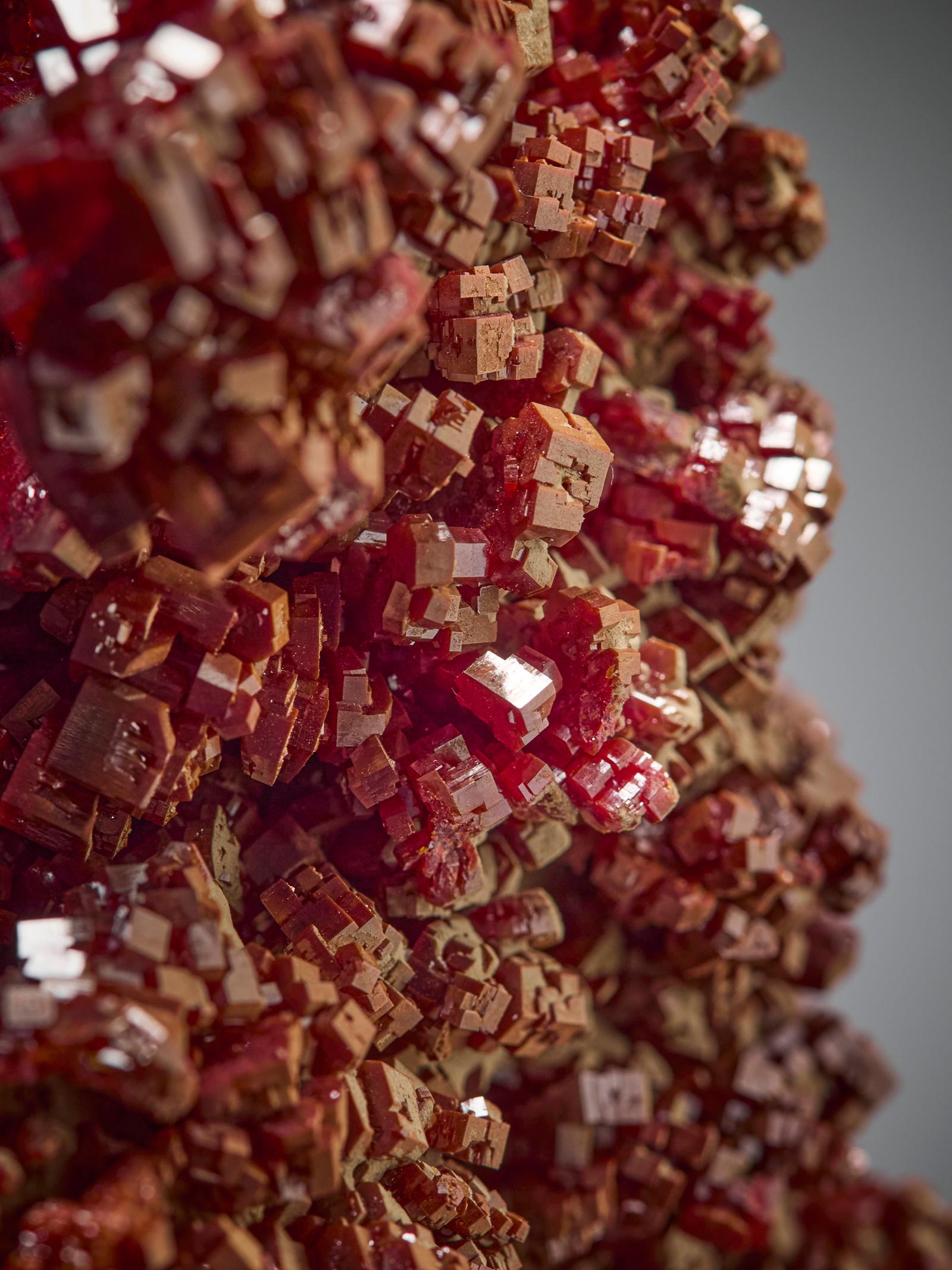 Magnificent Large Vanadinite im Angebot 13