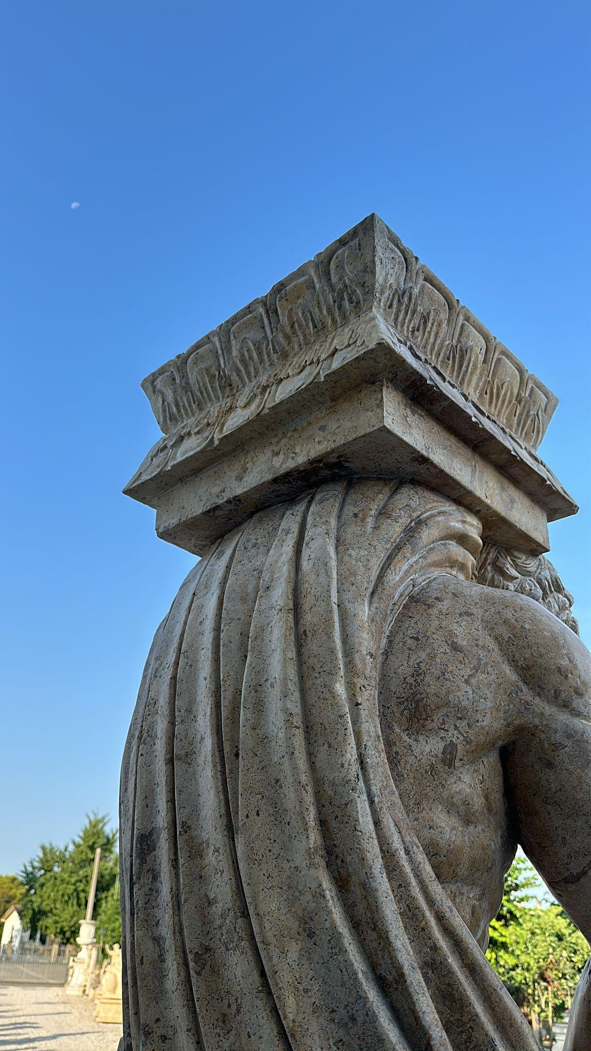 Magnifica scultura in marmo a grandezza naturale dall'Italia 200 CM COPPIA DI CARIATIDI in vendita 1