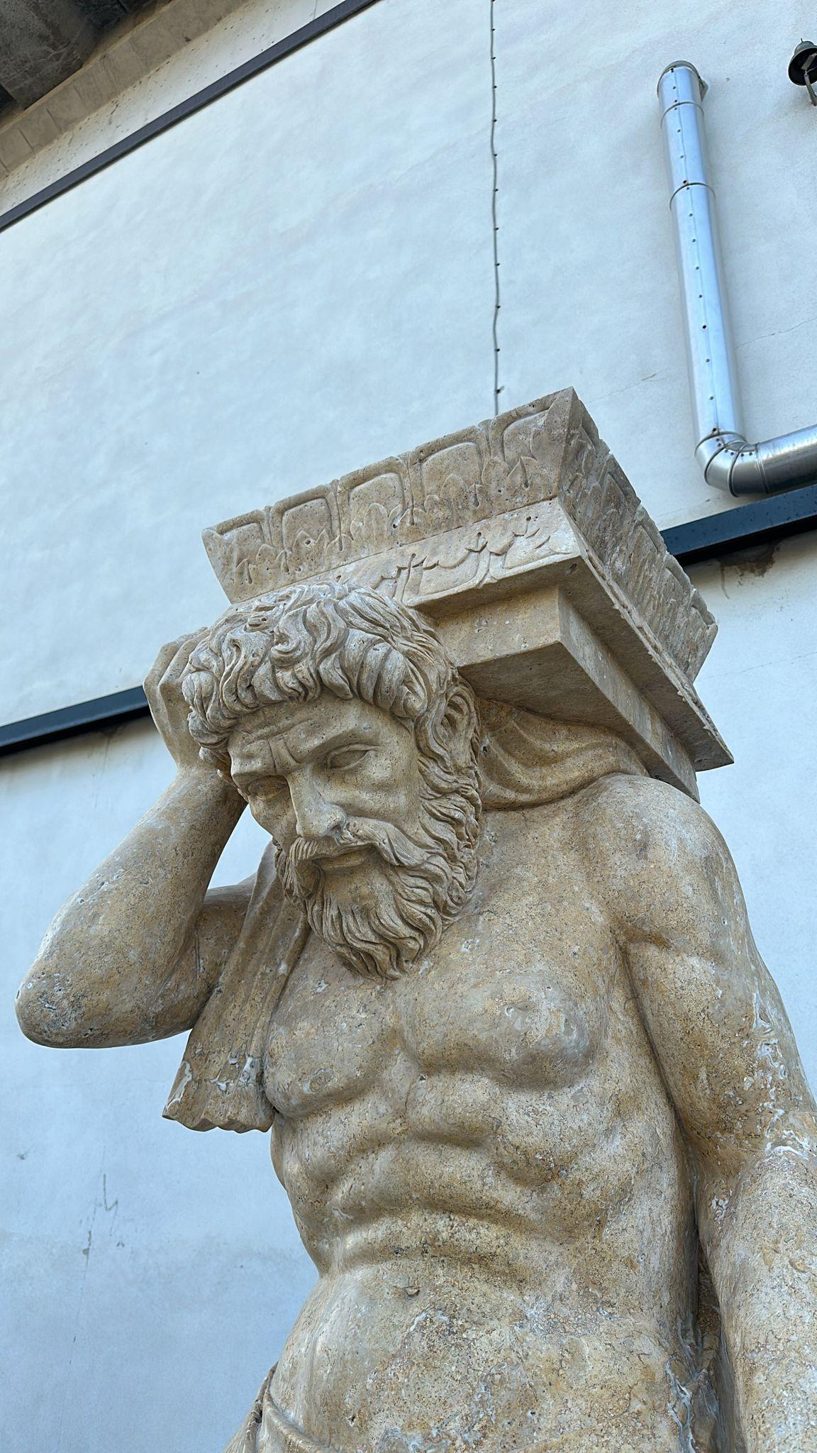 Magnifica scultura in marmo a grandezza naturale dall'Italia 200 CM COPPIA DI CARIATIDI in vendita 2
