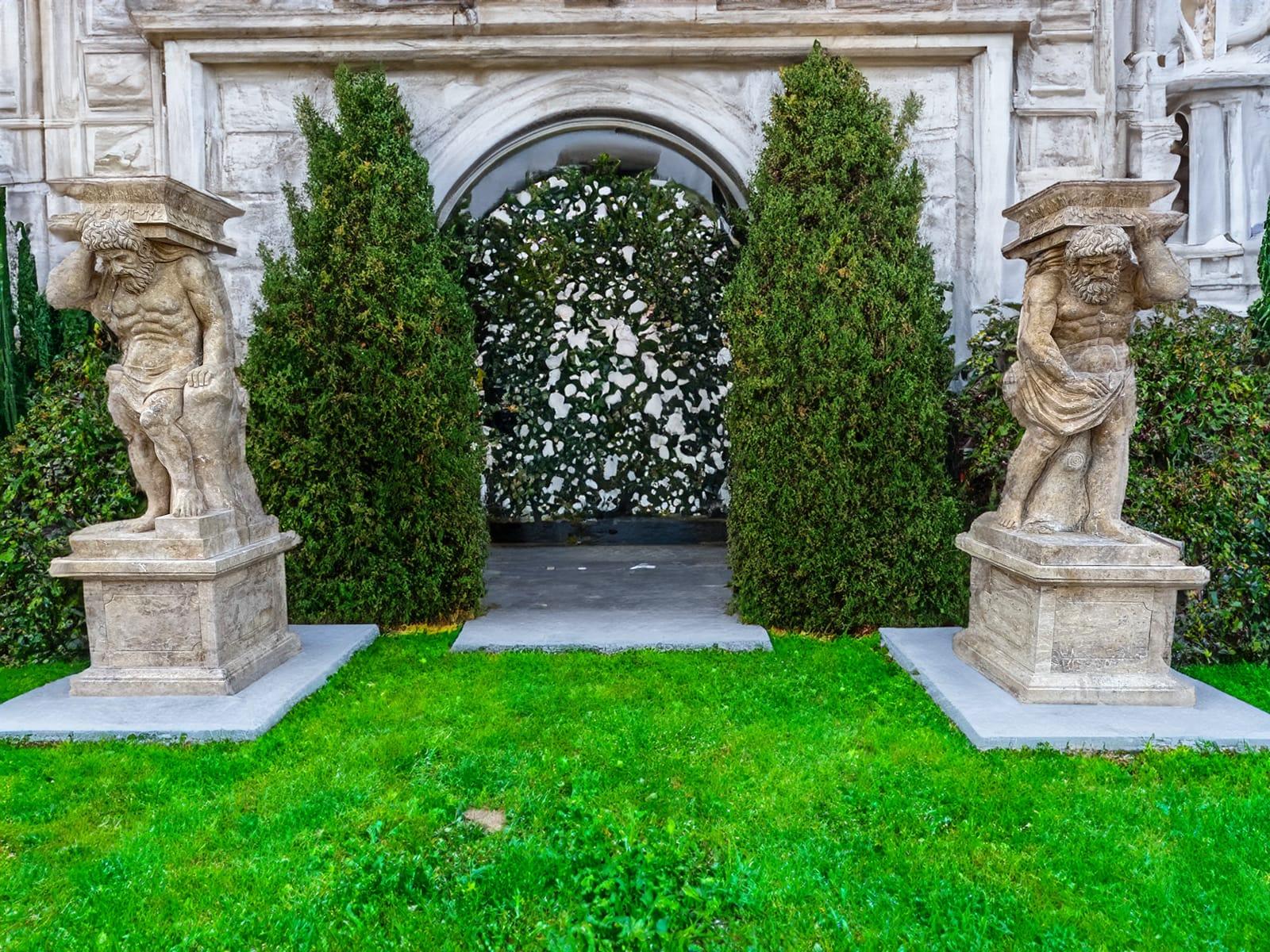 Magnifica scultura in marmo a grandezza naturale dall'Italia 200 CM COPPIA DI CARIATIDI in vendita 7