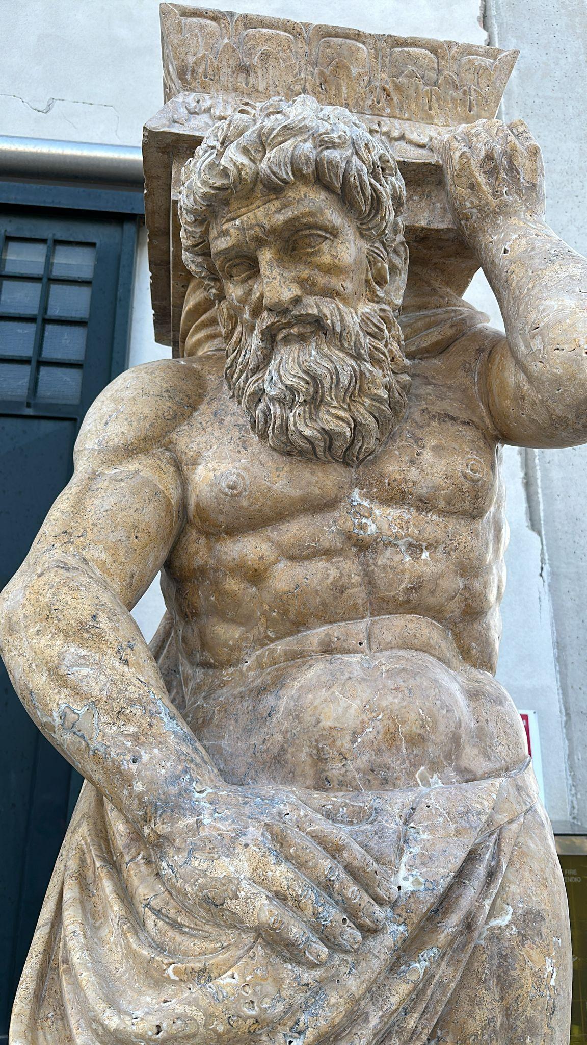 Aggiungi un tocco di eleganza classica alla tua collezione con questa magnifica scultura in marmo a grandezza naturale, realizzata magistralmente con il miglior marmo italiano. Questo pezzo eccezionale, meticolosamente intagliato a mano, mostra una