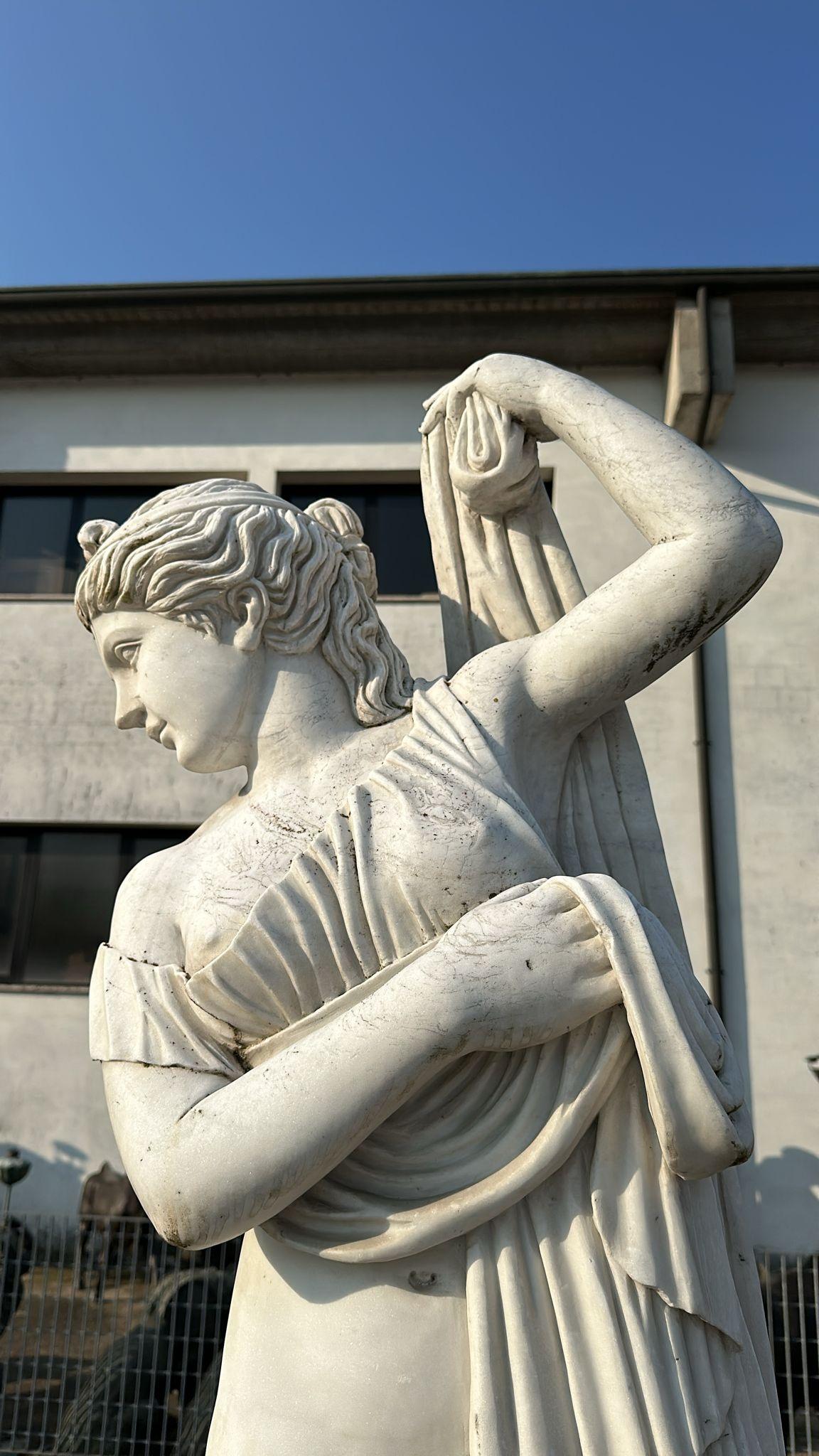 Magnífica escultura de mármol a tamaño natural de Italia 250 CM en venta 1