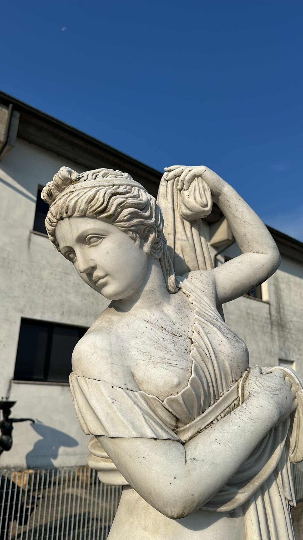 Magnífica escultura de mármol a tamaño natural de Italia 250 CM en venta 2