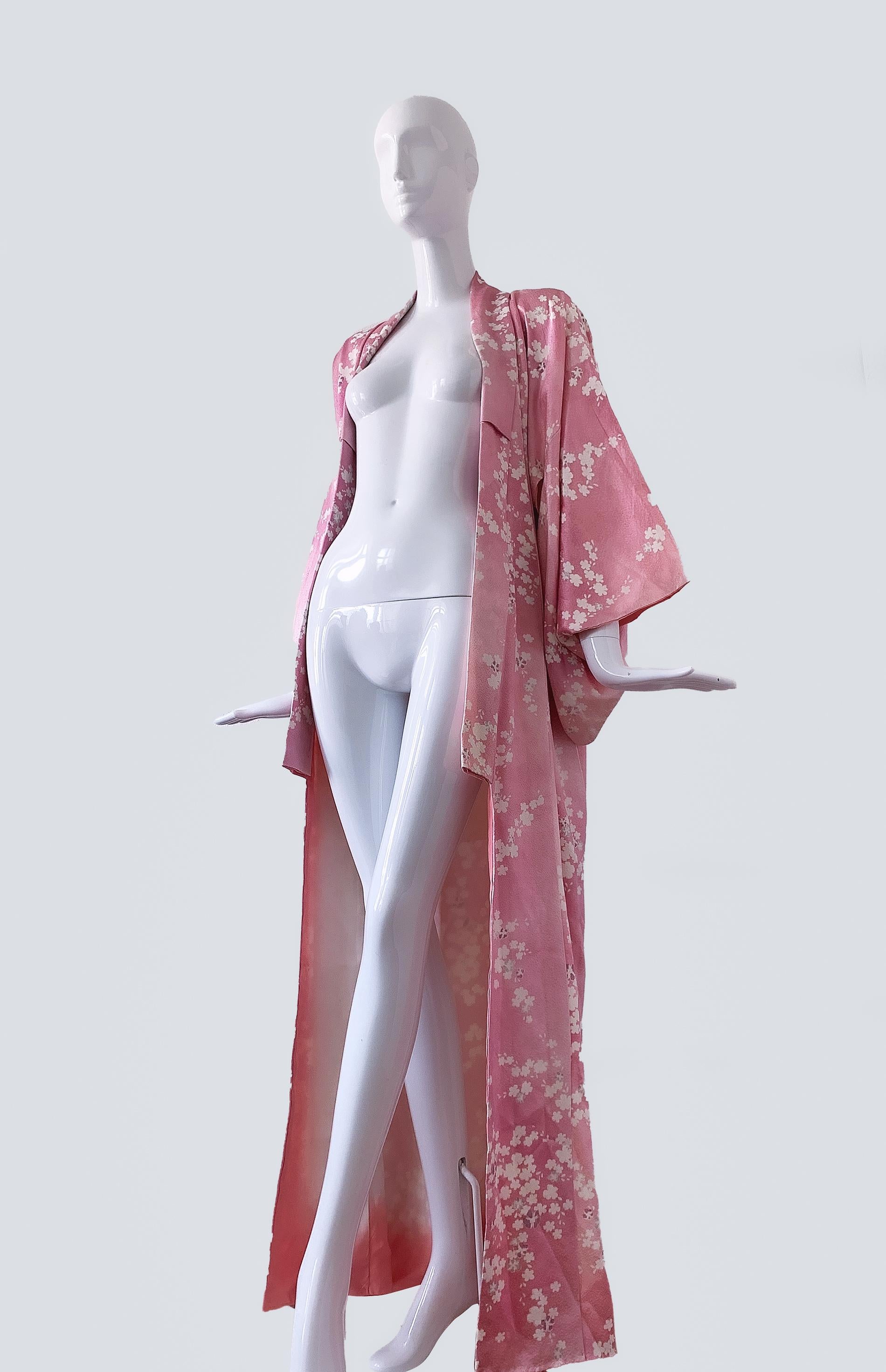 The most gorgeous Vintage Robe, rare one of a kind piece. Assuming late 1940s origin Japanese pure liquid Silk Robe
Beautiful delicate Goddess Robe - Strong Hollyood Glamour Diva Vibes
Long floating loose fit kimono with beautiful soft pink and