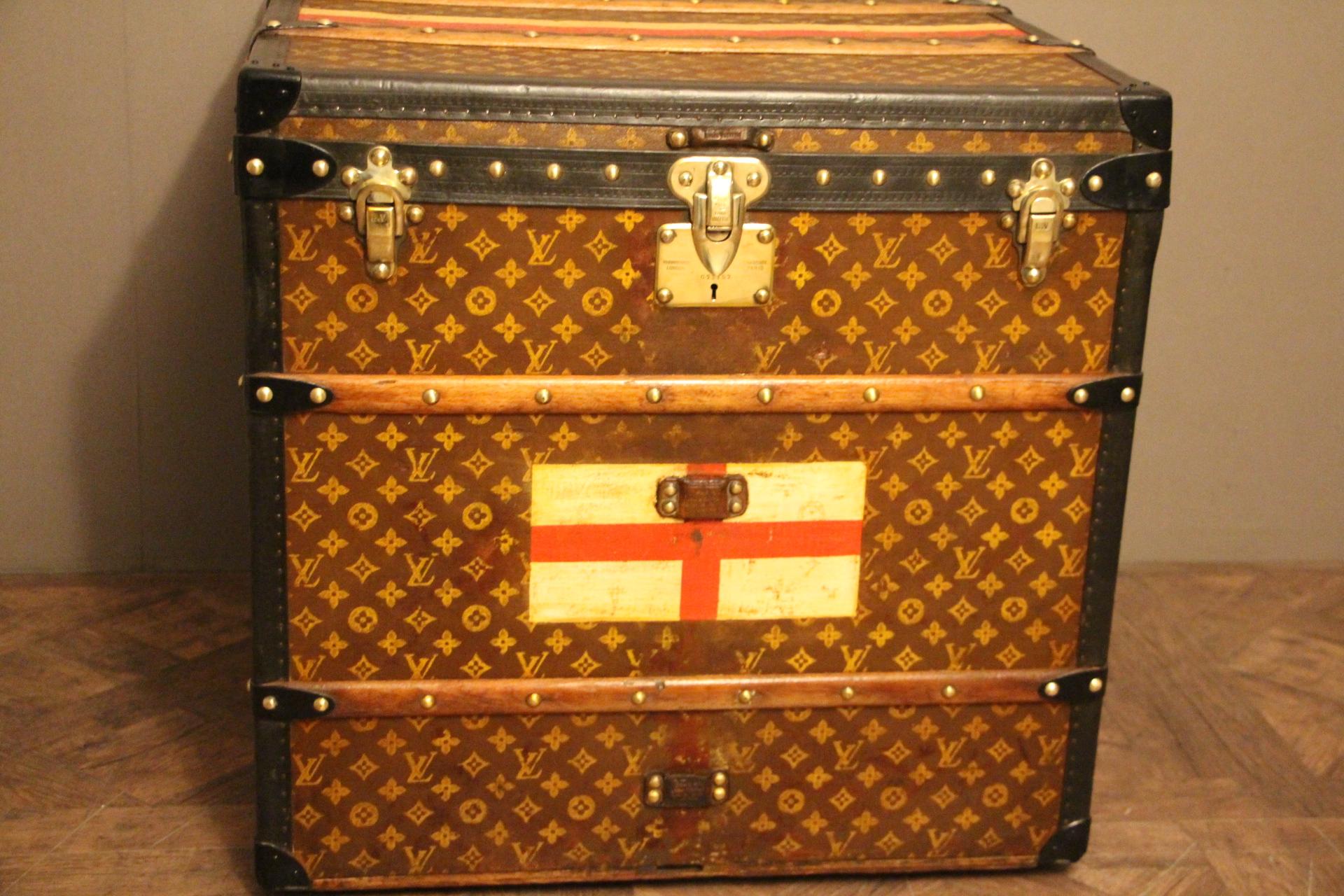 This unusual cube trunk is very elegant and in very good condition. It has got the hand stenciled LV Monogram pattern canvas, all black lozine trim, brass fittings and black steel handles. Solid brass LV marked studs and locks. Customized white and