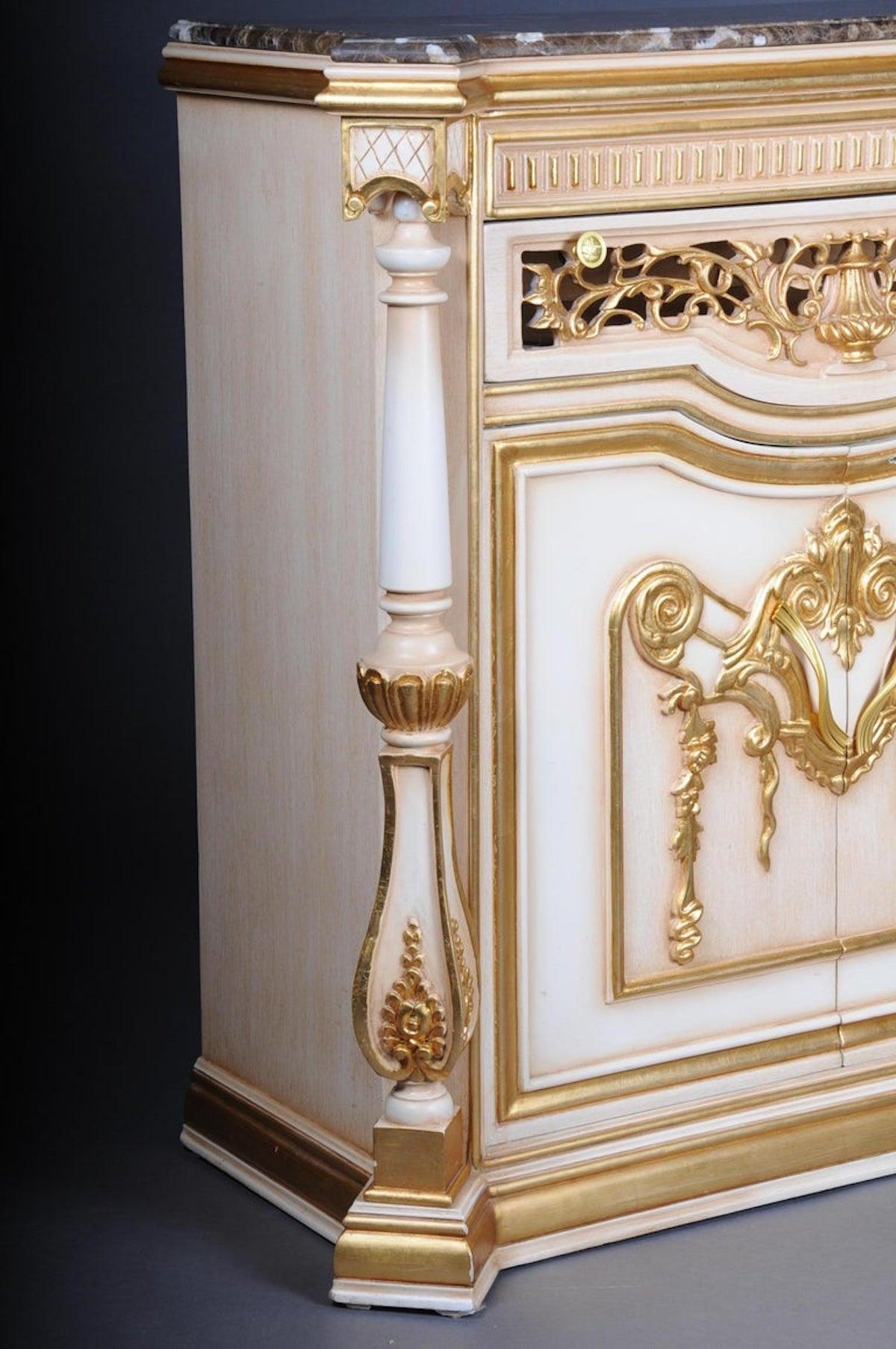 Magnifica cassettiera / credenza Luigi XV in vendita 6
