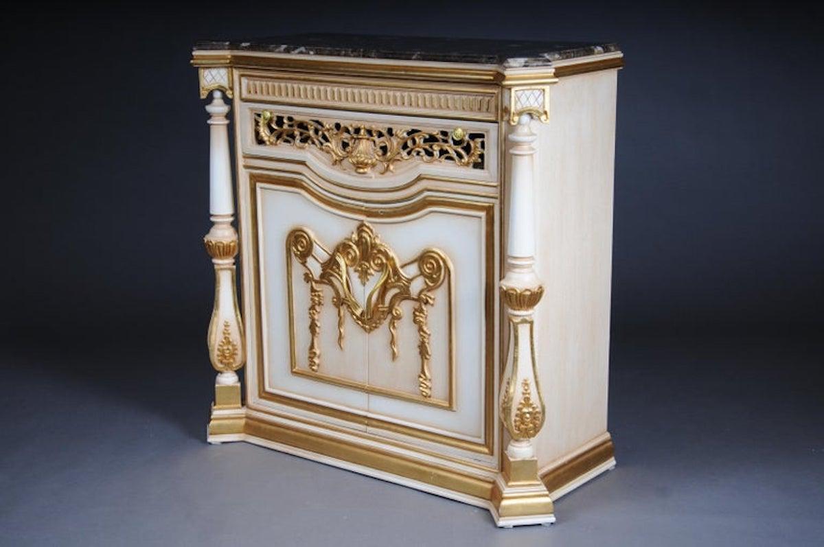 Magnifica cassettiera / credenza Luigi XV In condizioni buone in vendita a Berlin, DE