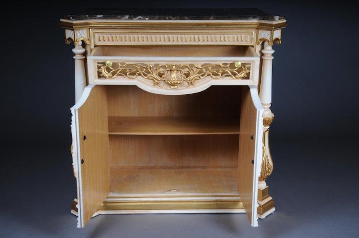 Magnifica cassettiera / credenza Luigi XV in vendita 1