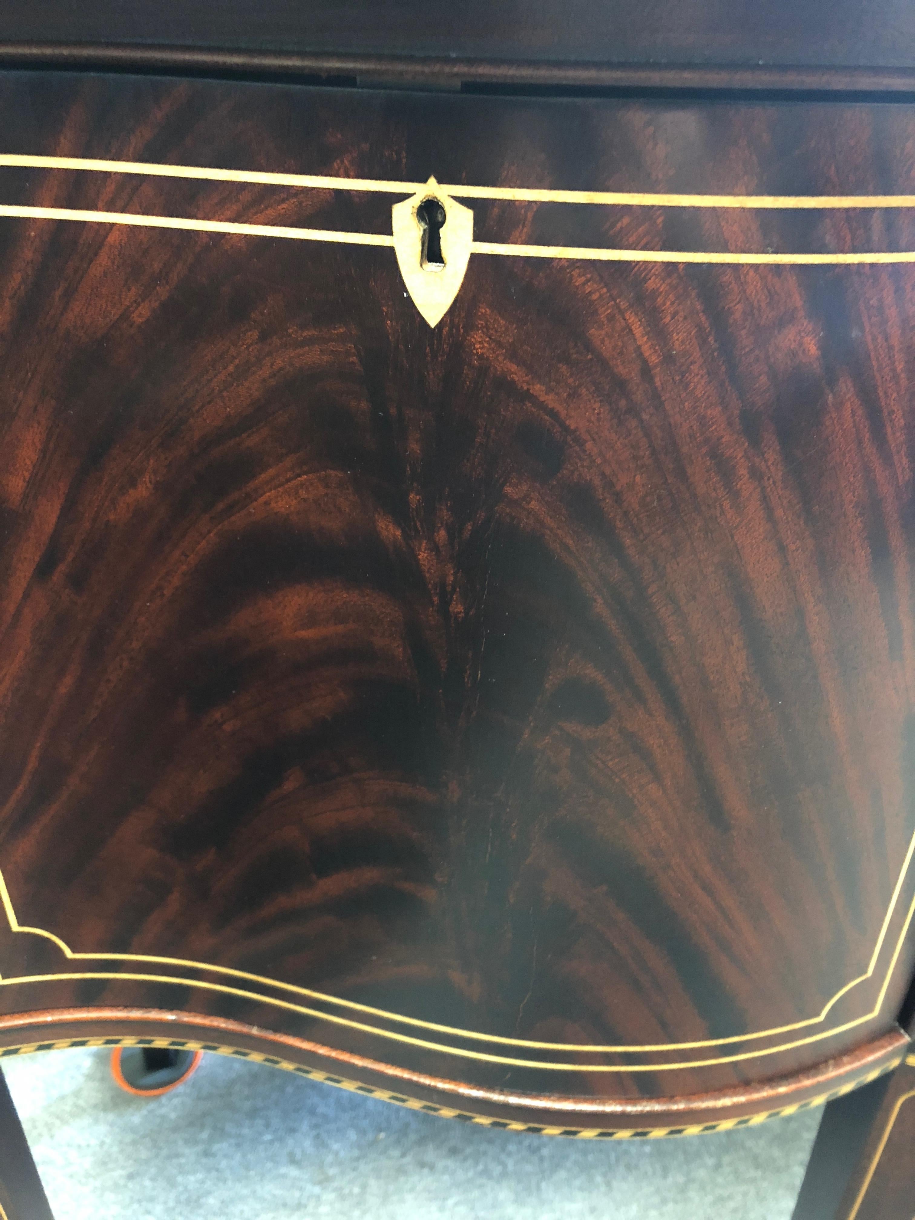 Magnificent Mahogany Stickley Serpentine Sideboard with Satinwood Inlay In Excellent Condition In Hopewell, NJ