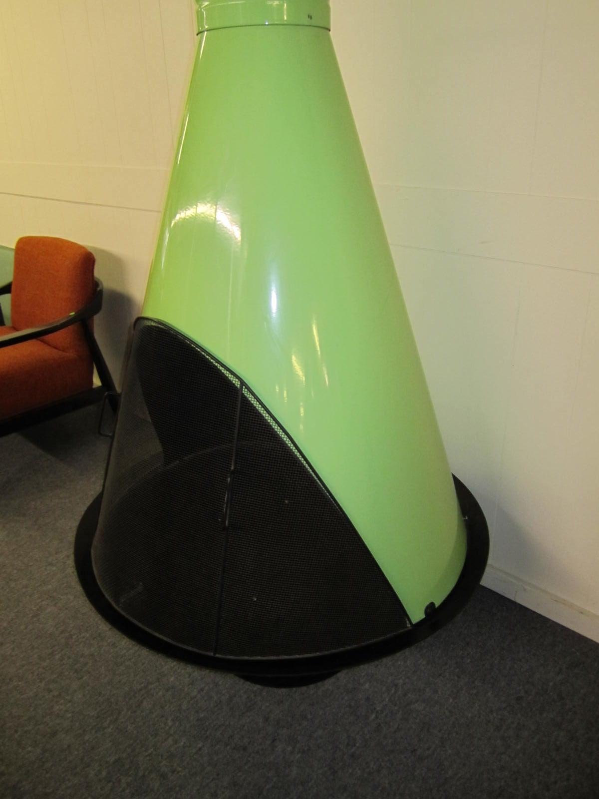 Mid-Century Modern Magnifique cheminée de style Malm en bois de cône rare vert citronnier en vente