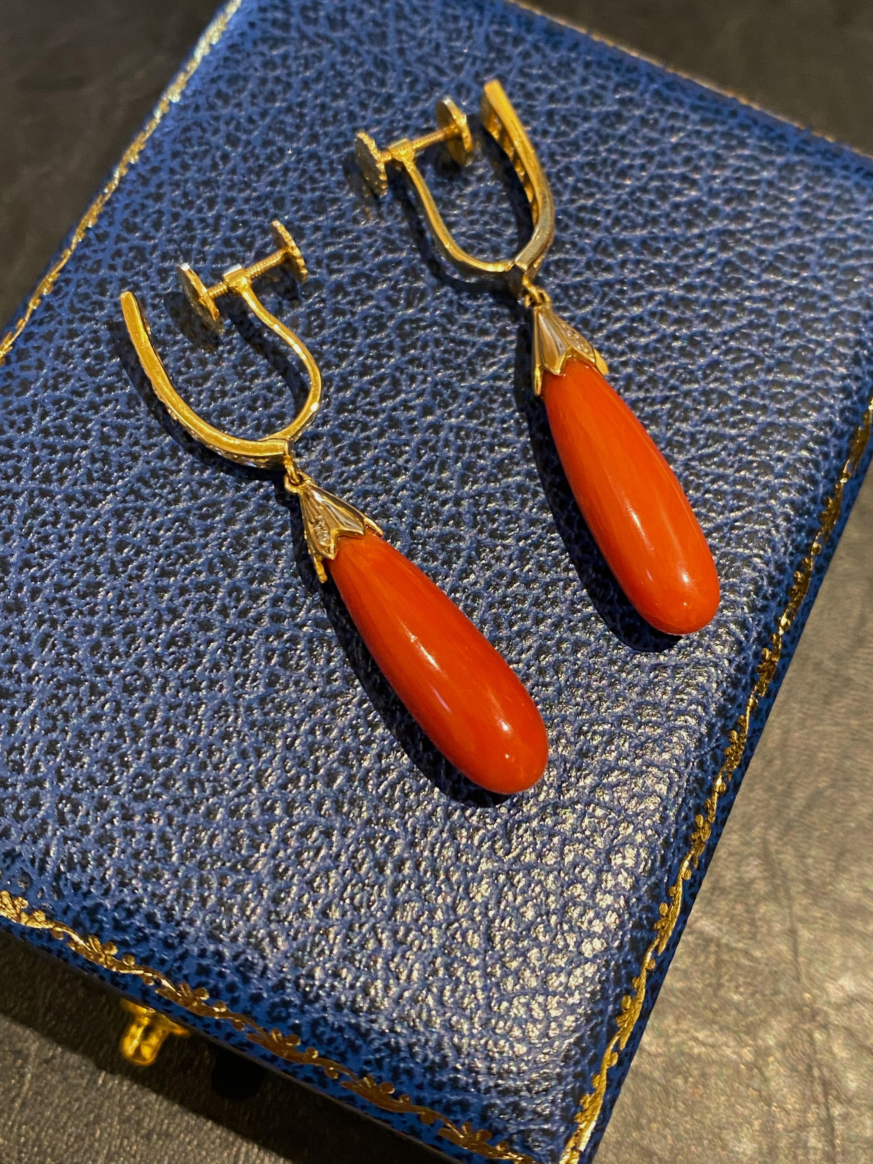 Magnificent Mediterranean Natural Coral, Diamond, 18K Gold Drop Clip on Earrings In Excellent Condition For Sale In MELBOURNE, AU