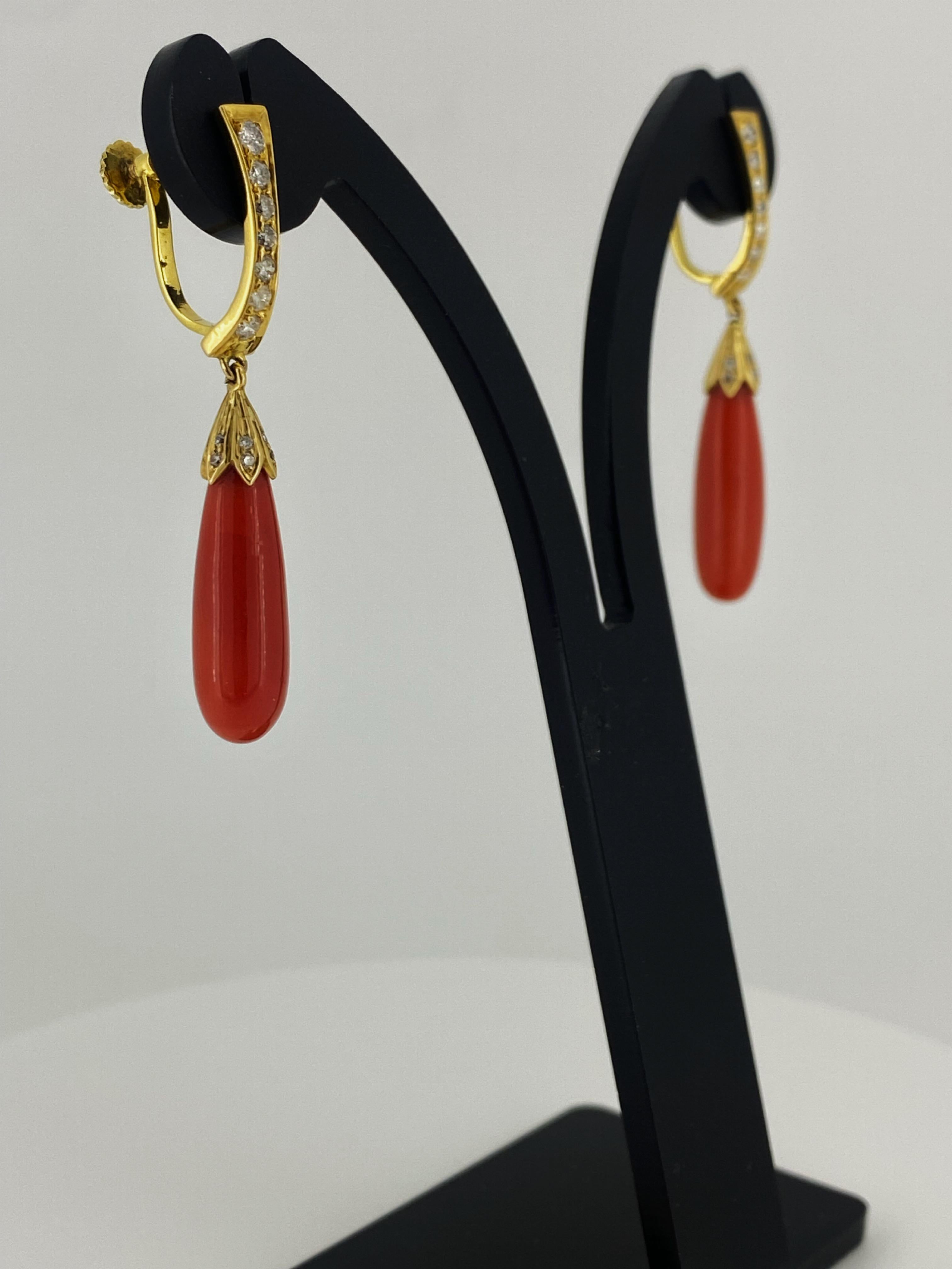 Magníficos Pendientes de Clip de Oro de 18 K, Coral Natural Mediterráneo y Diamantes 3