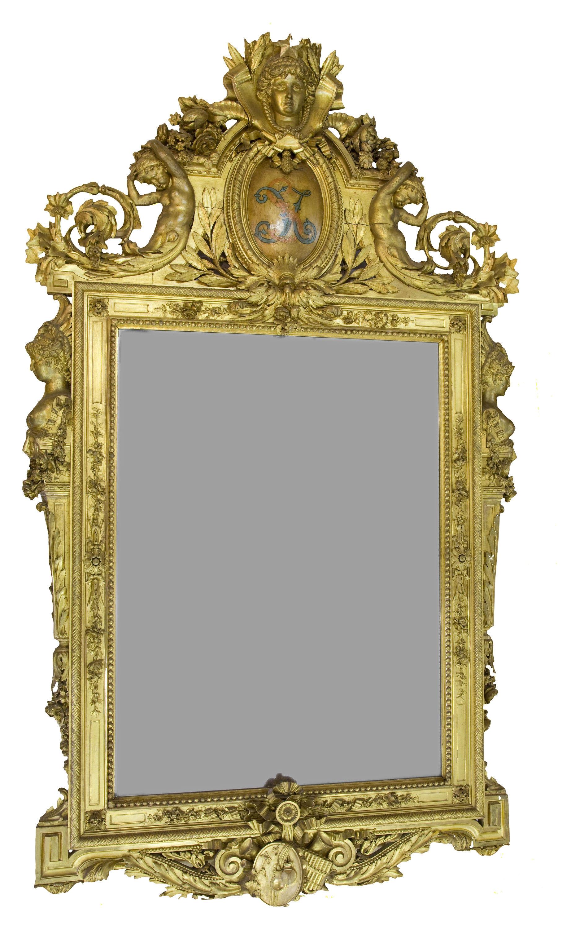 Magnifique miroir Napoléon III du milieu du XIXe siècle en bois doré sculpté et gesso


Le miroir aux motifs élaborés présente des figures féminines s'élevant de part et d'autre de piédestaux. Au sommet, des putti émergent de rinceaux feuillagés