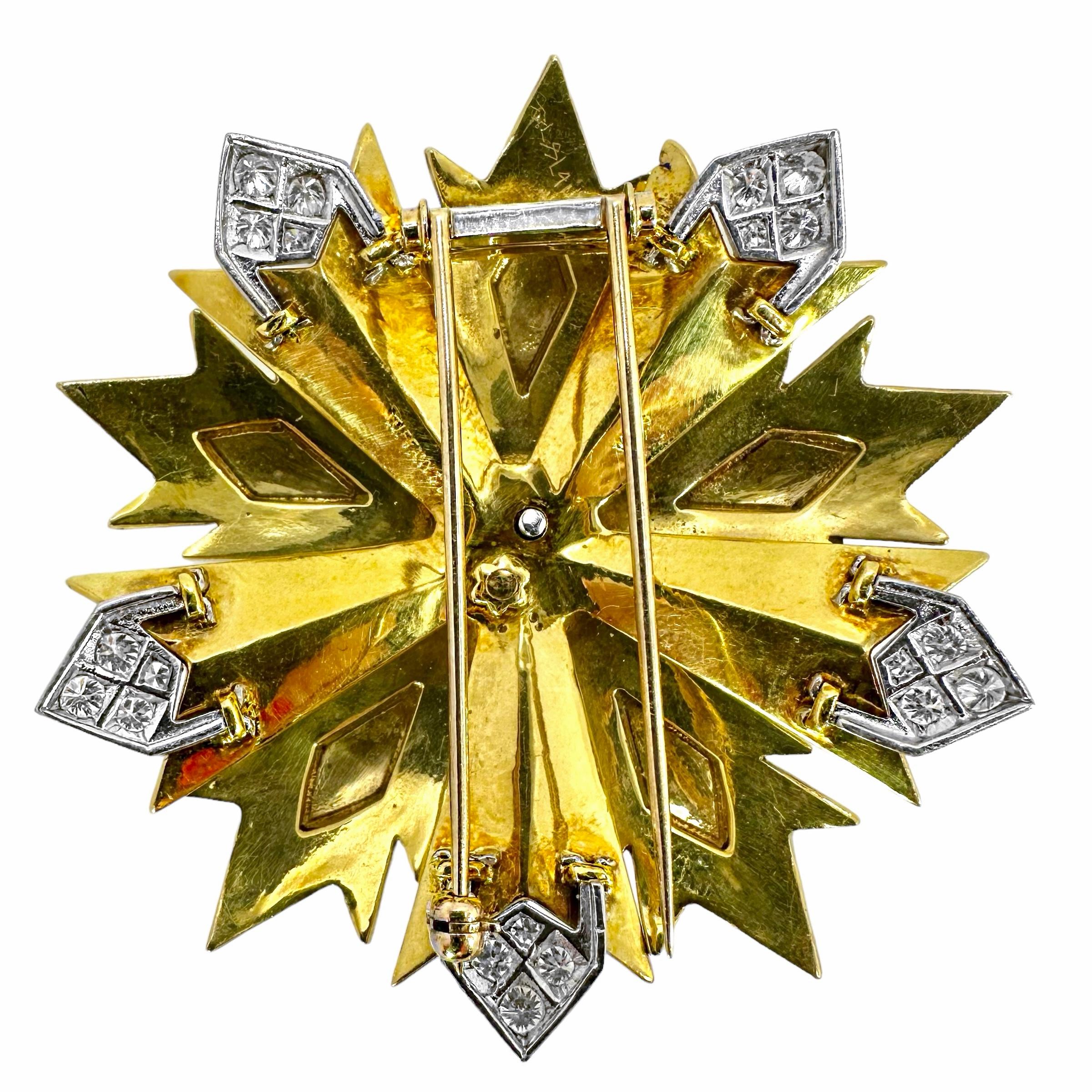 Diese kunstvoll gestaltete und fachmännisch gefertigte Starburst-Brosche von Tiffany & Co. aus der Mitte des 20. Jahrhunderts verkörpert die Schönheit und Qualität des herausragenden Schmucks dieser Zeit. 4,50 ct. glitzernde runde Diamanten im