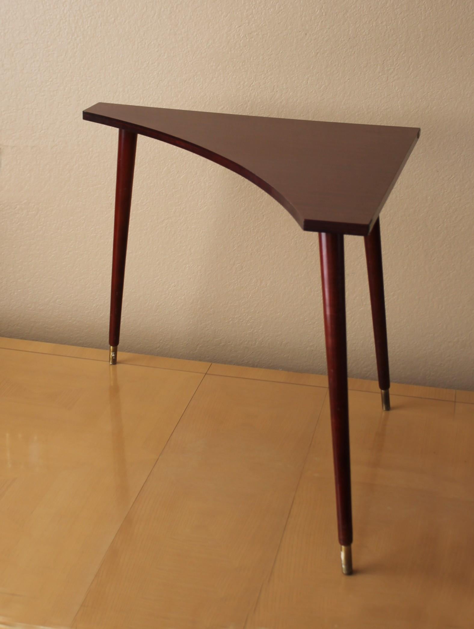 Mid-Century Modern Magnificent Mid Century Modern Red Mahogany Corner Table Rare Paul McCobb 1960s For Sale