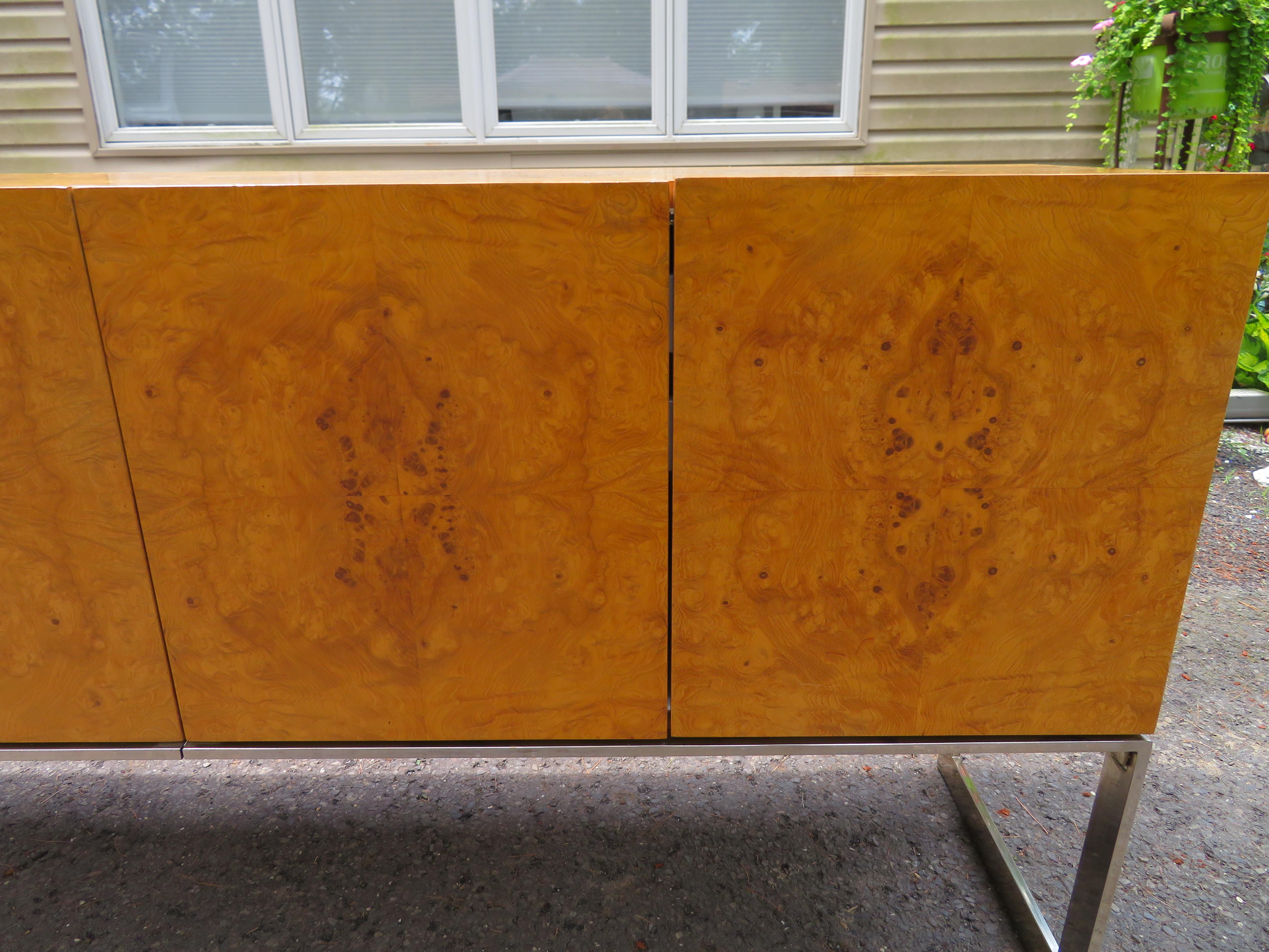Magnificent Milo Baughman Burled Olive Wood Chrome Credenza Mid-Century Modern In Good Condition In Pemberton, NJ