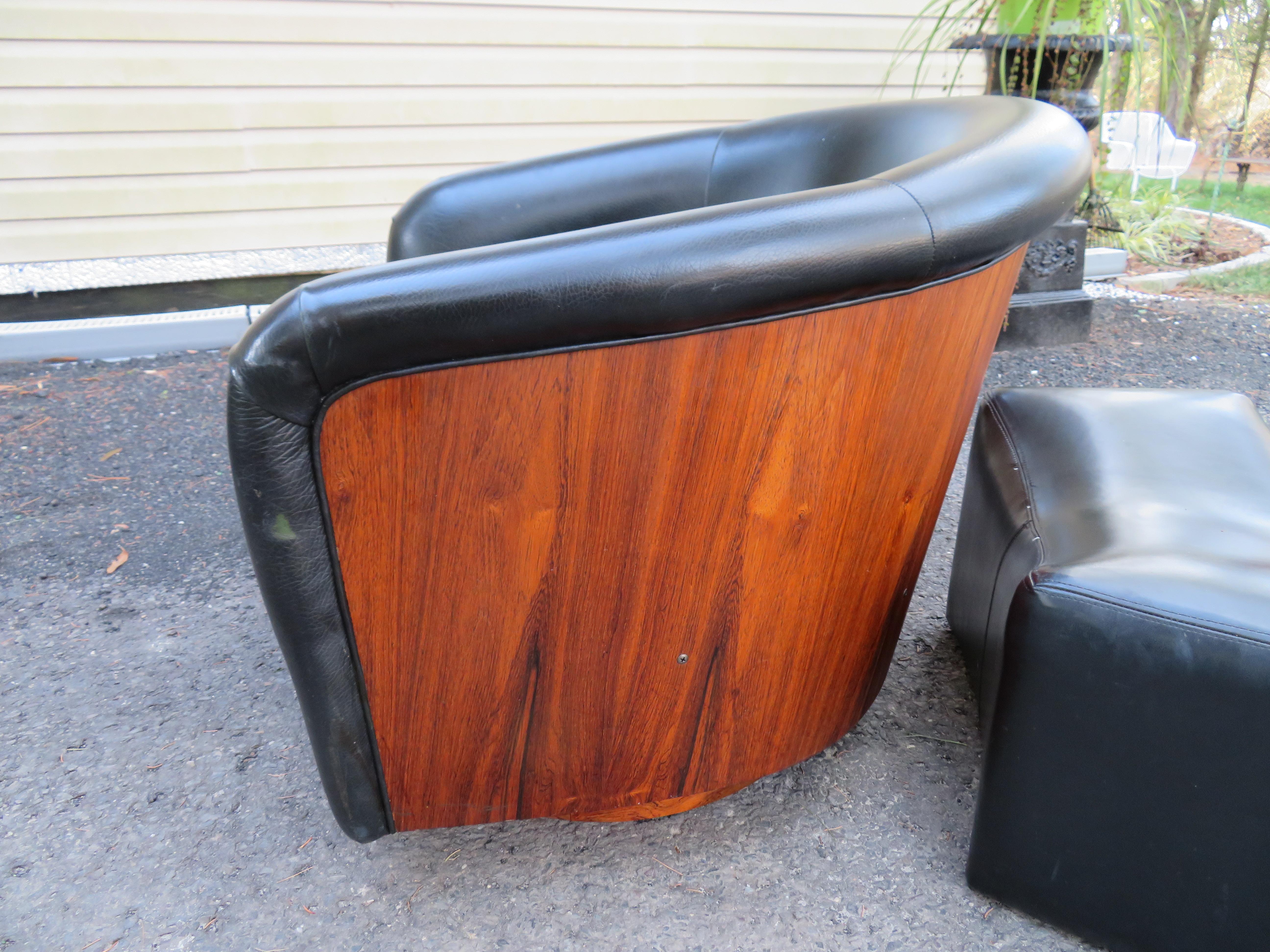 Magnificent Milo Baughman Rosewood Barrel Chair Swivel Rocker with Ottoman In Good Condition In Pemberton, NJ