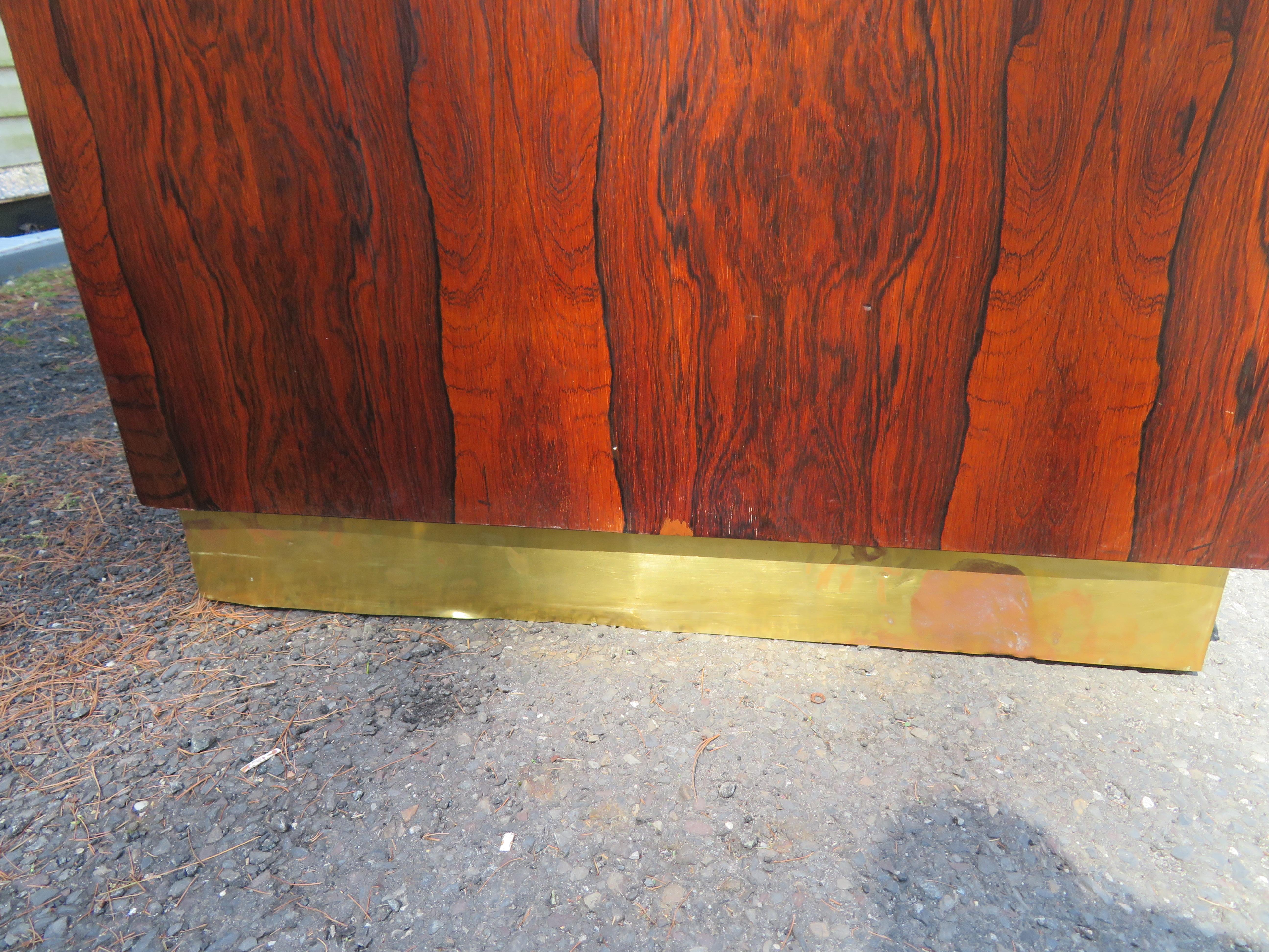 Magnificent Milo Baughman Rosewood Case Sofa Brass Base Mid-Century Modern For Sale 1