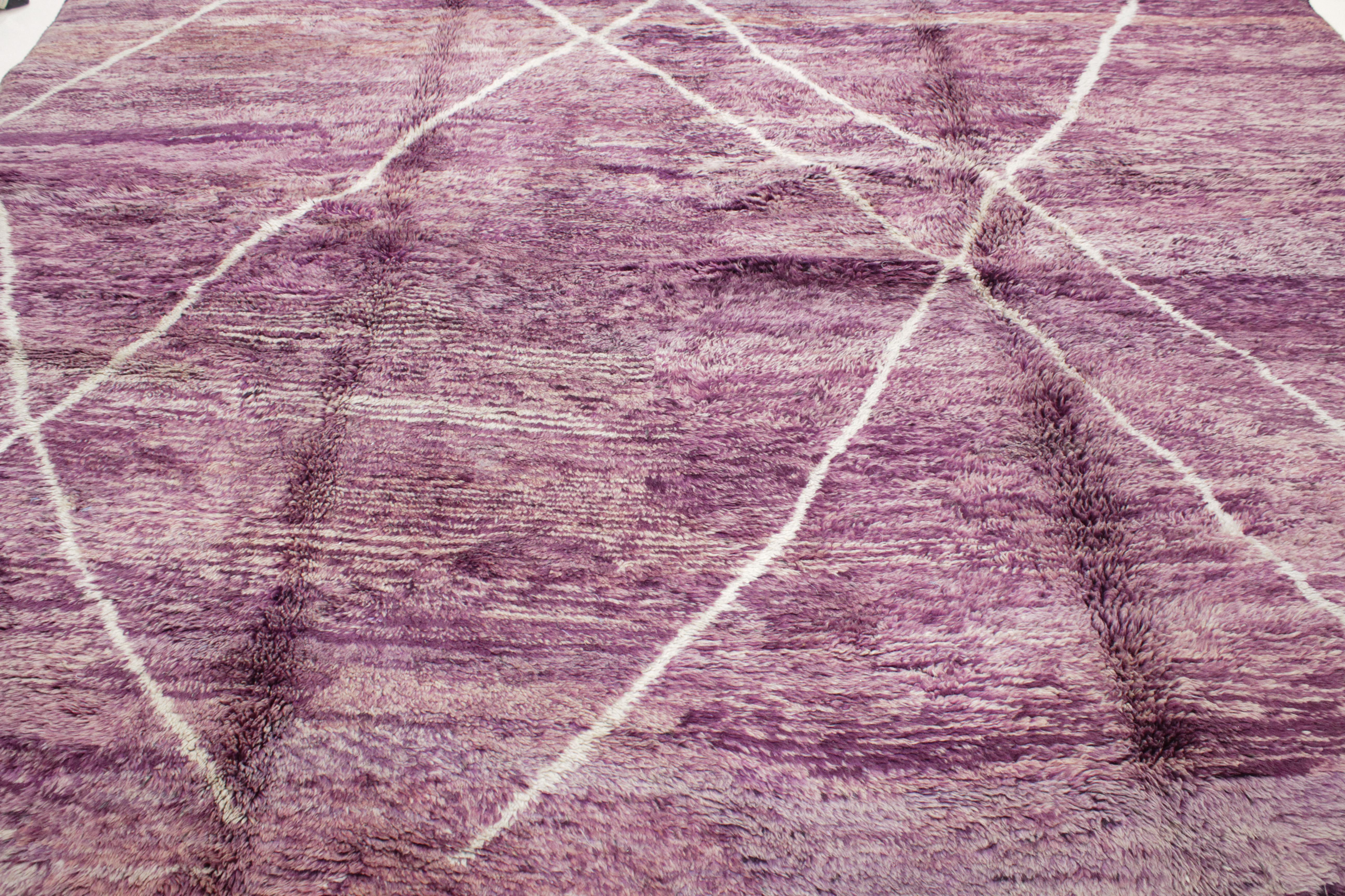 Magnificent Moroccan Aubergine Ground Berber Large Rug with White Diamonds In New Condition For Sale In Milan, IT