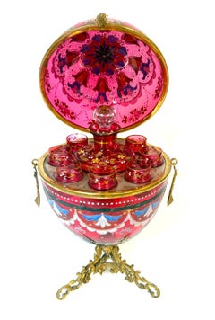 Magnifico servizio “Tantalus” di Moser in vetro color mirtillo rosso, a forma di uovo imperiale, anni ’80 del XIX secolo