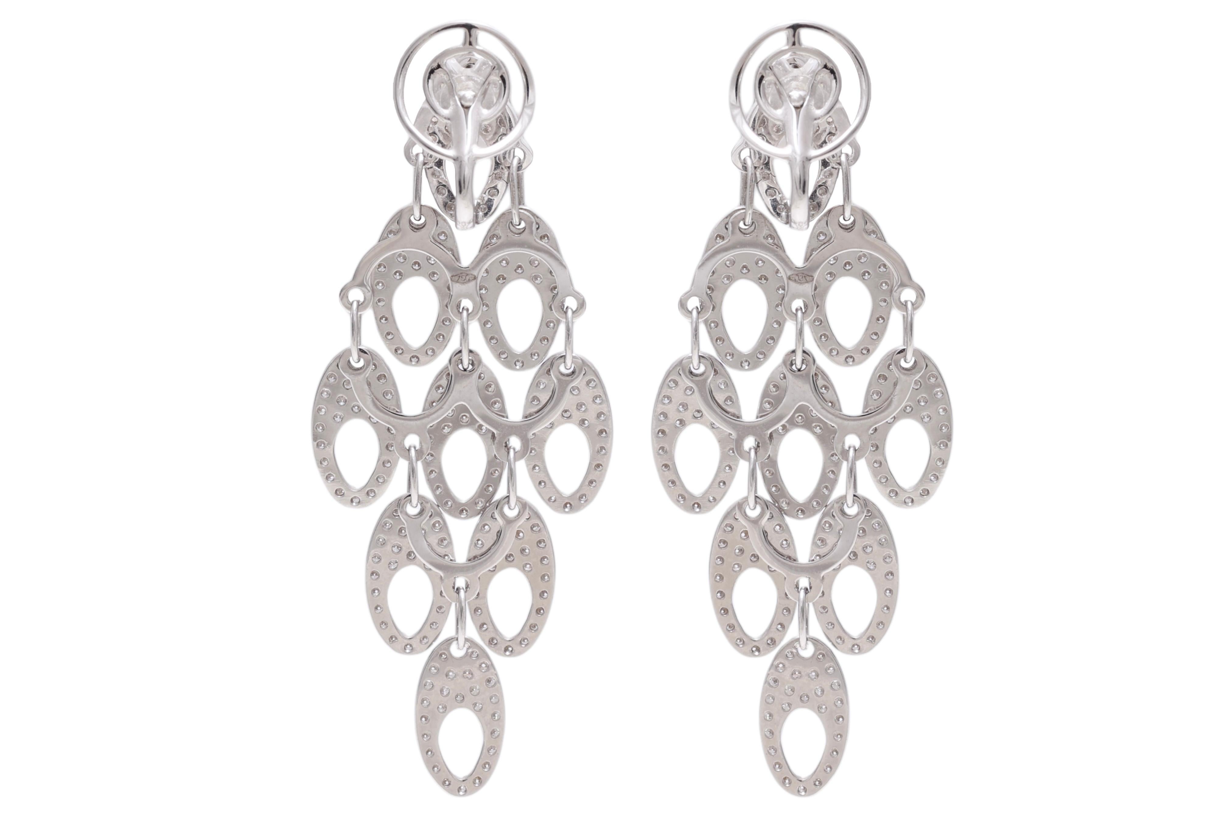 Artisan Magnificent Moving 18kt White Gold Chandelier Earrings With Diamonds For Sale