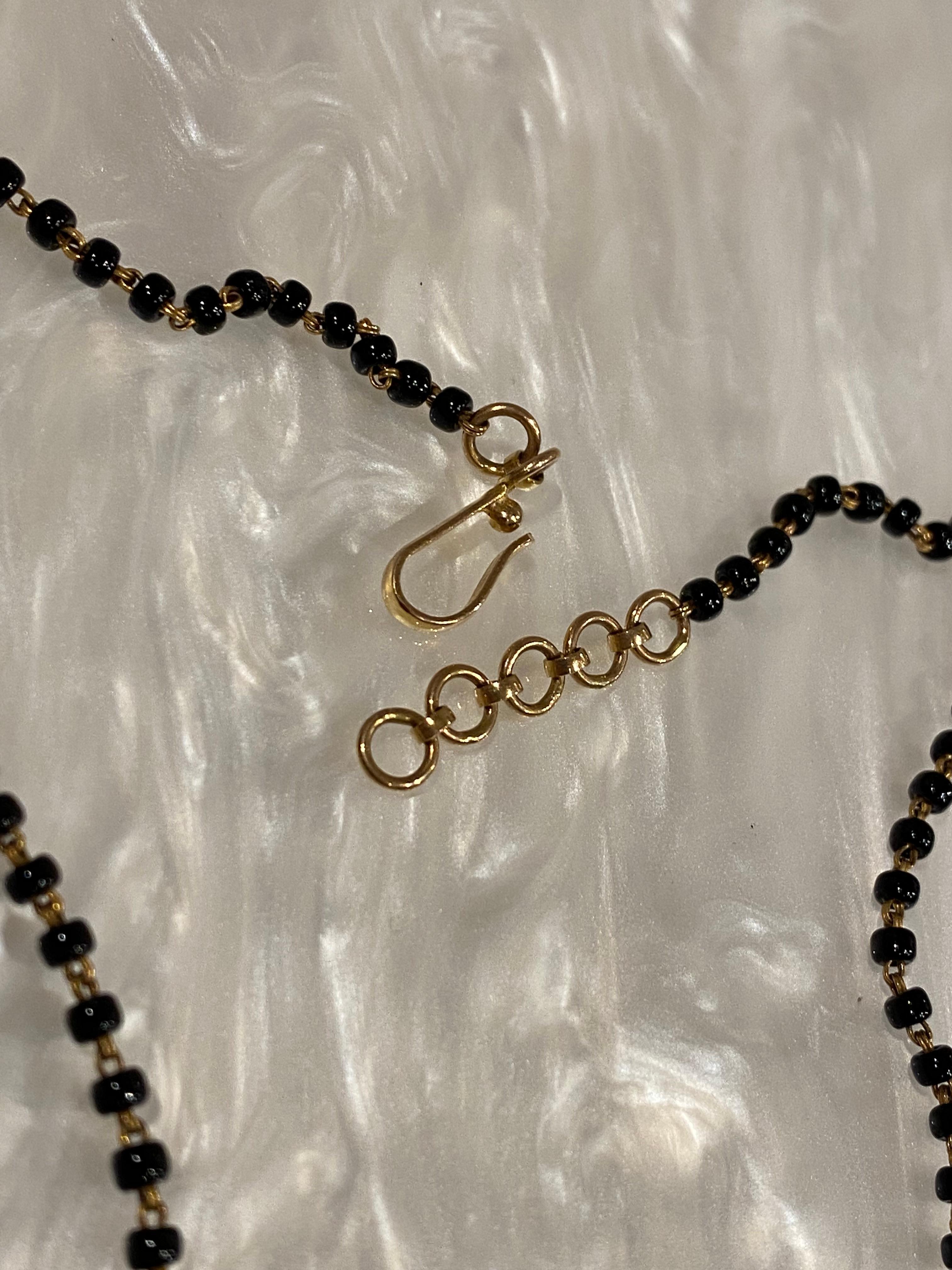 Taille ronde Magnifique collier de perles de style moghol en or jaune 14 carats avec diamants (0,65 carat) en vente