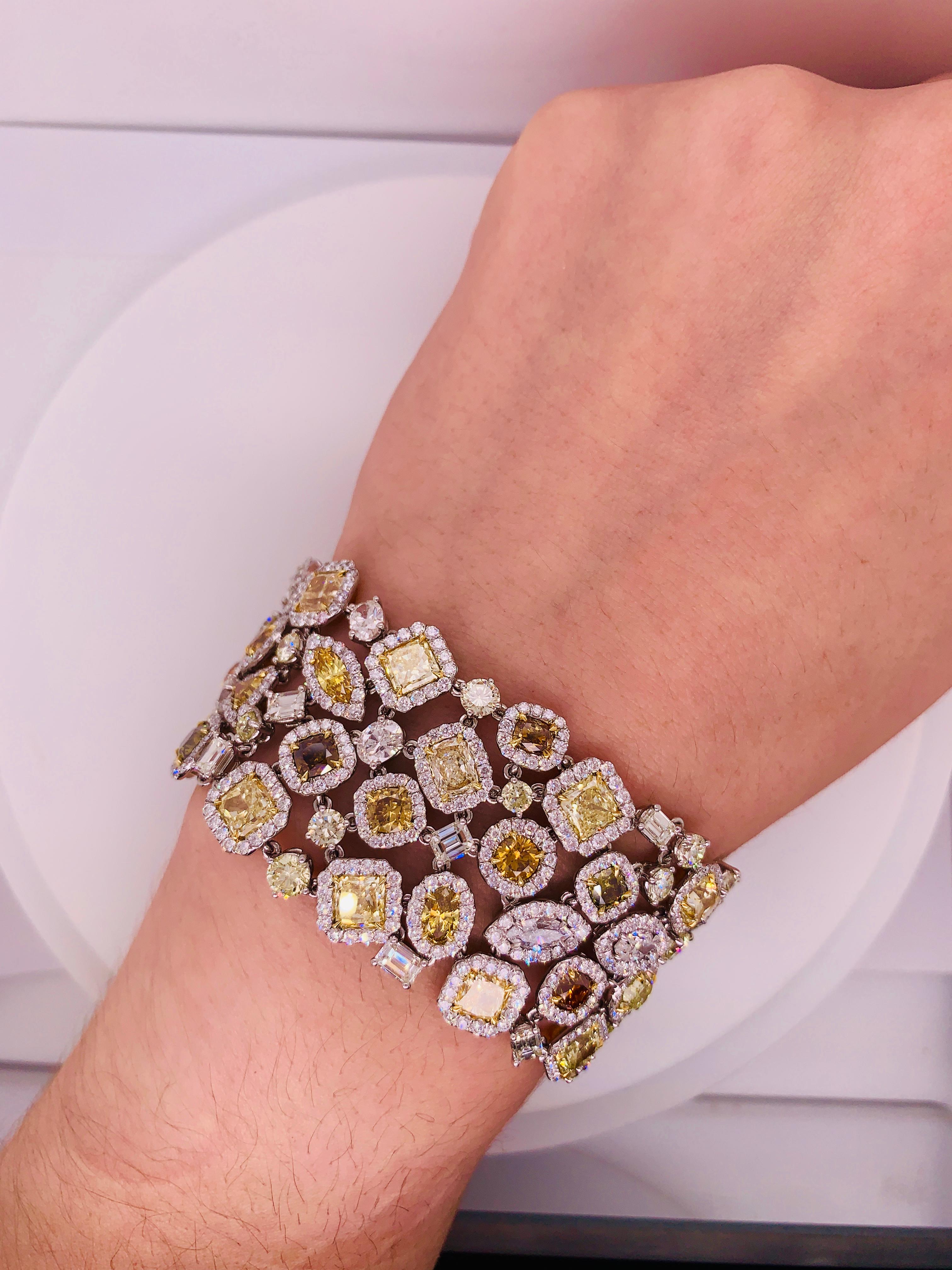 Diana M. Platin-Diamantarmband in mehrfarbigem und mehrförmigem Design mit 58 Karat (Kissenschliff) im Angebot