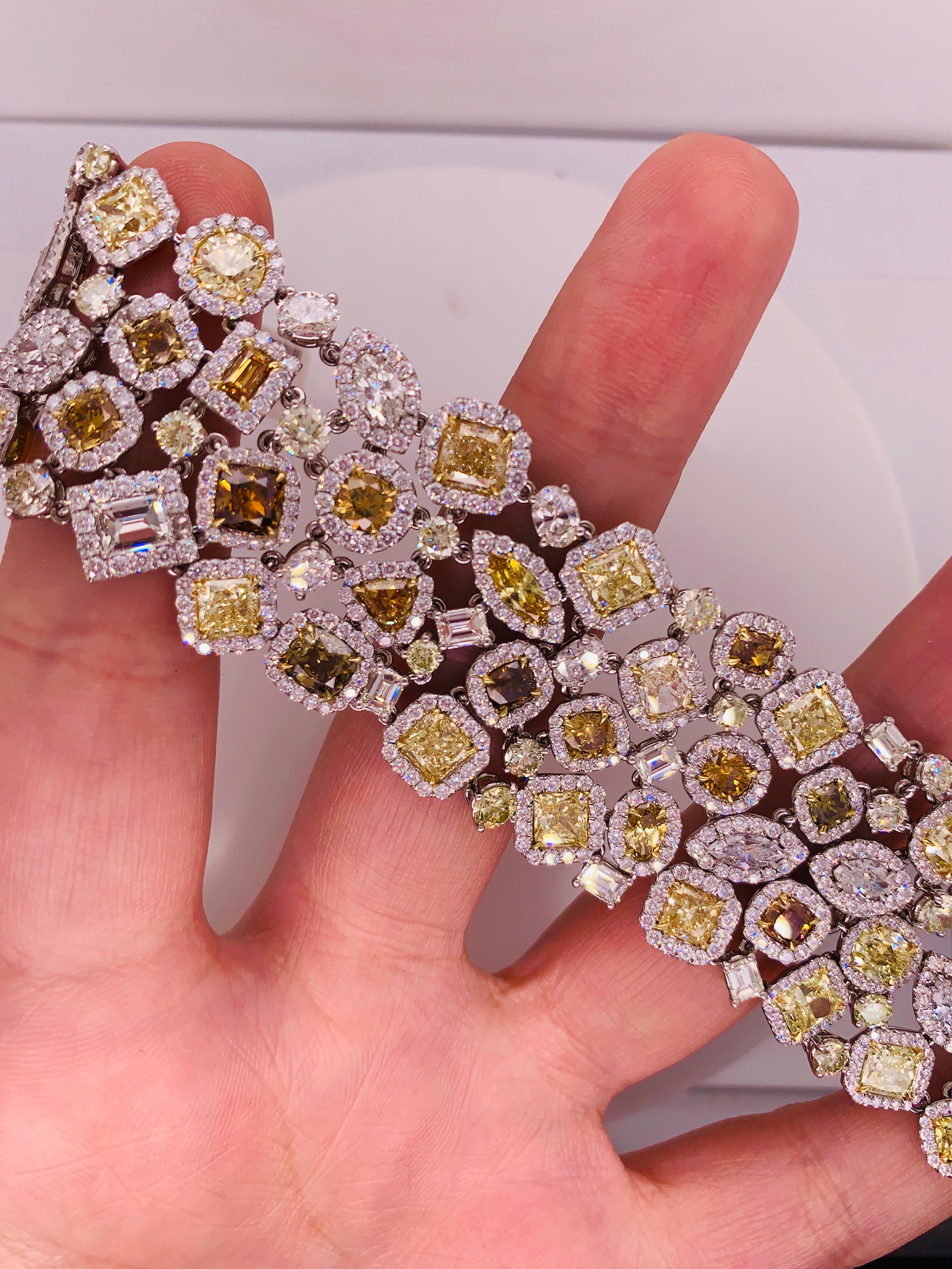 Diana M. Platin-Diamantarmband in mehrfarbigem und mehrförmigem Design mit 58 Karat im Zustand „Neu“ im Angebot in New York, NY