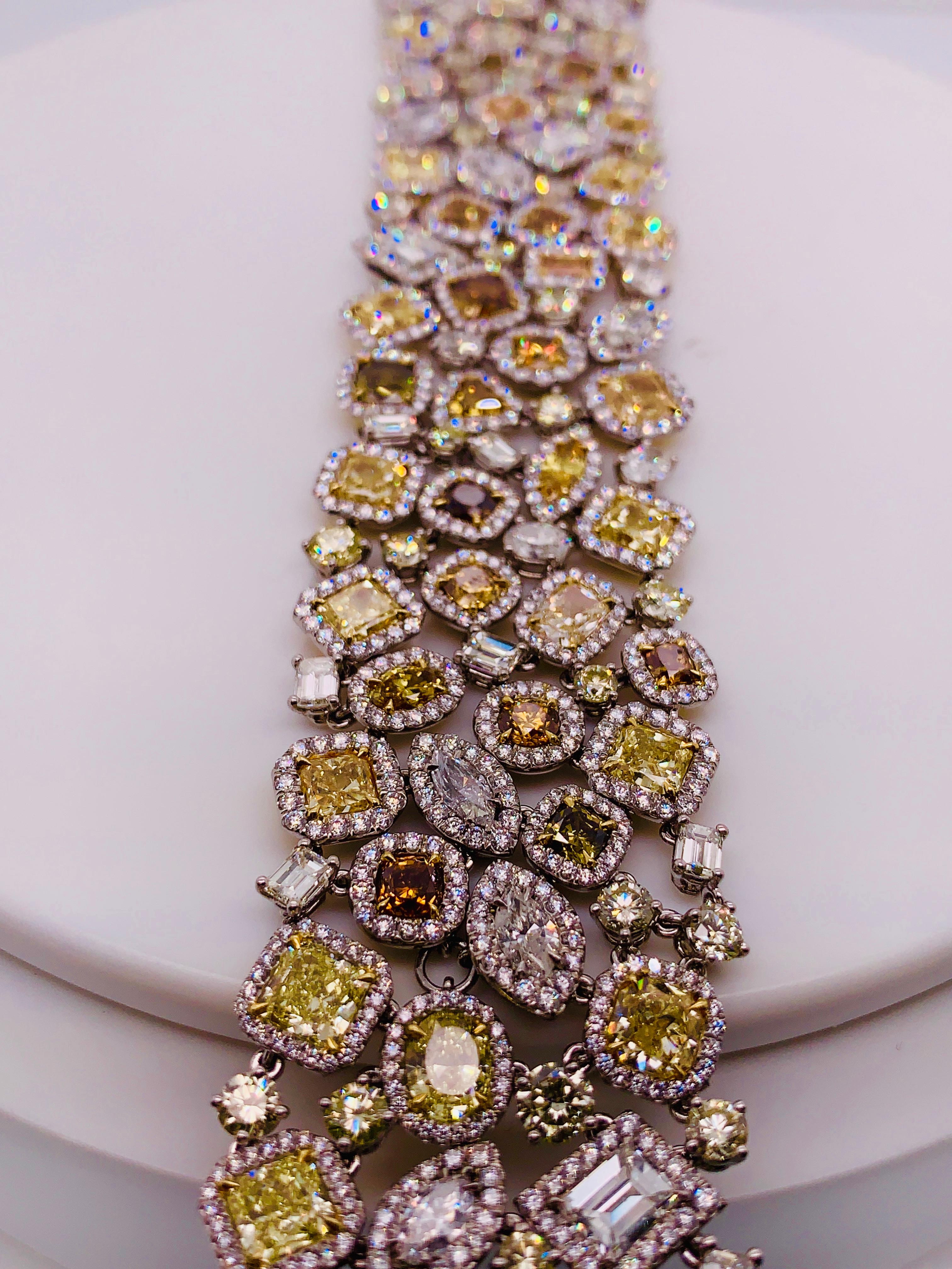 Diana M. Platin-Diamantarmband in mehrfarbigem und mehrförmigem Design mit 58 Karat Damen im Angebot